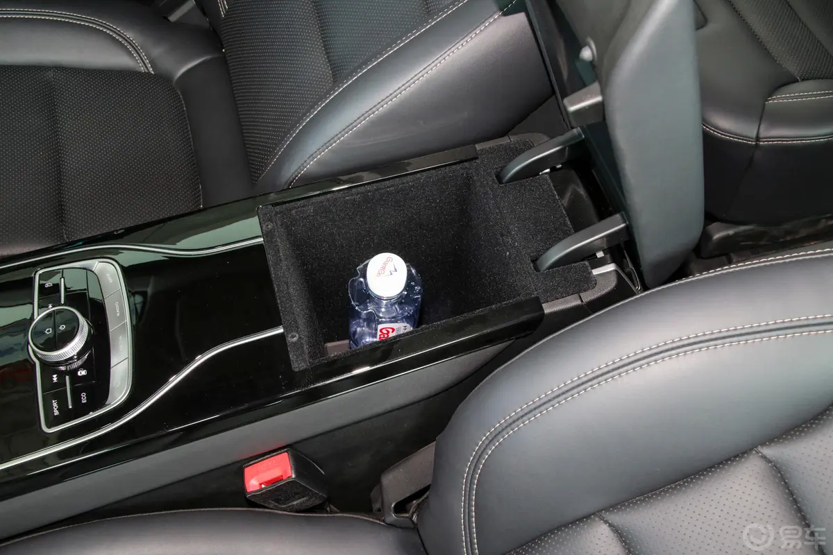 长安欧尚科赛GT 2.0T 手自一体 风尚型前排扶手箱储物格