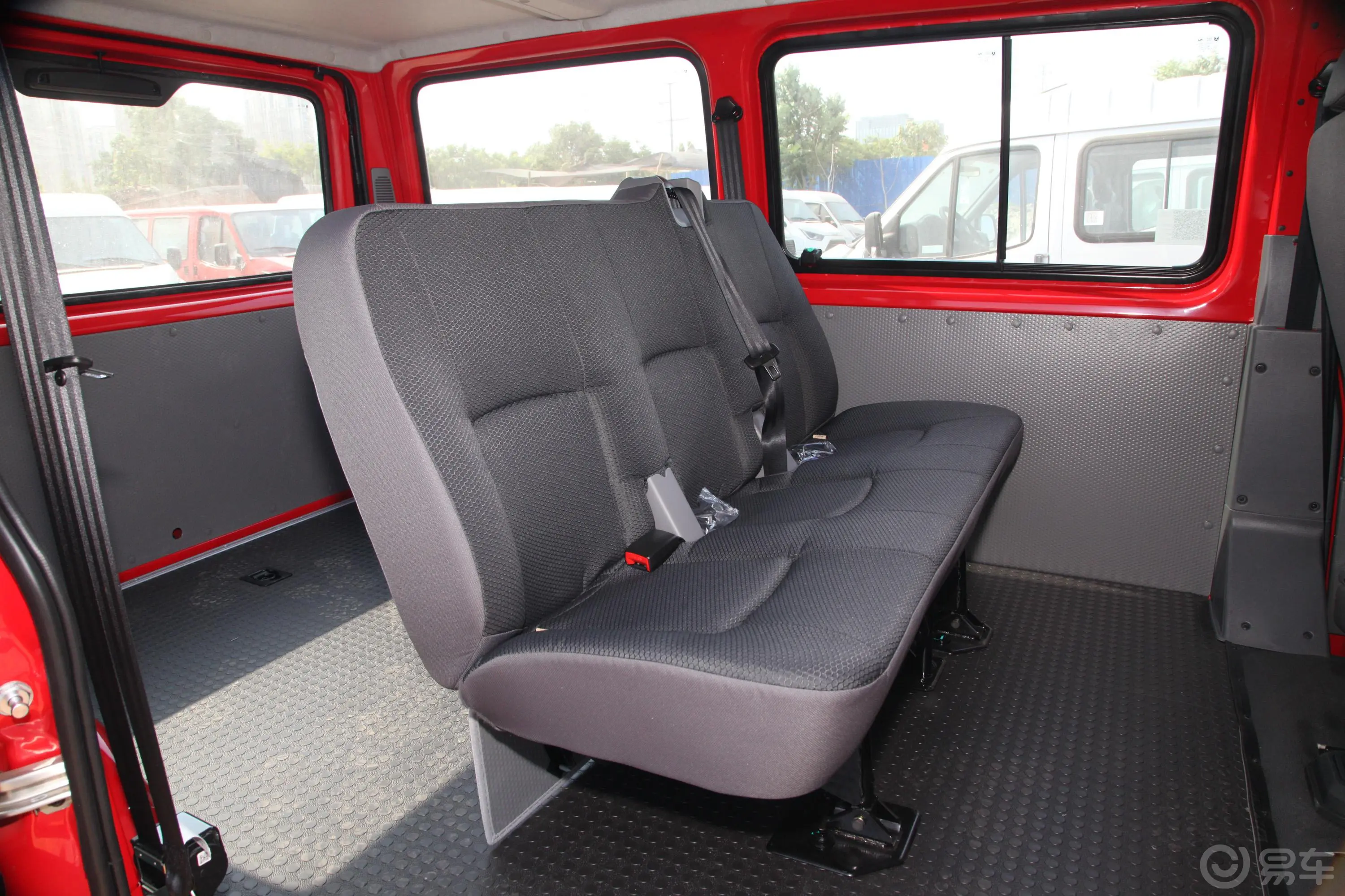 特顺短轴低顶 2.8T 手动 商运型 6/7/8座 JX493后排座椅
