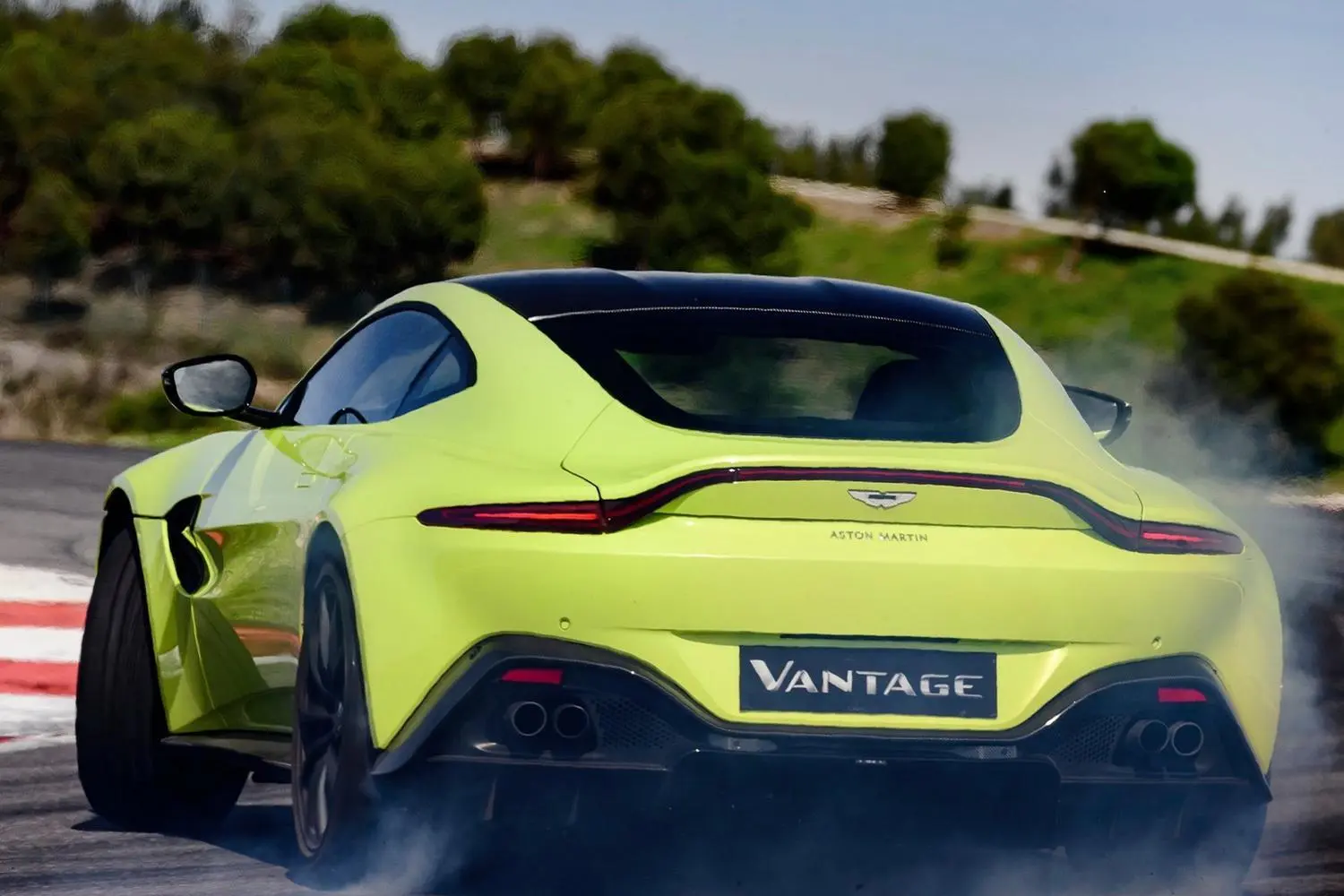 V8 Vantage