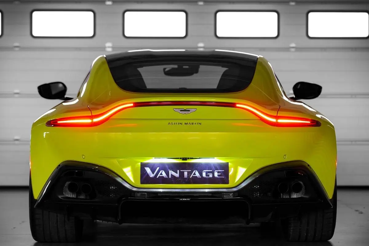 V8 Vantage