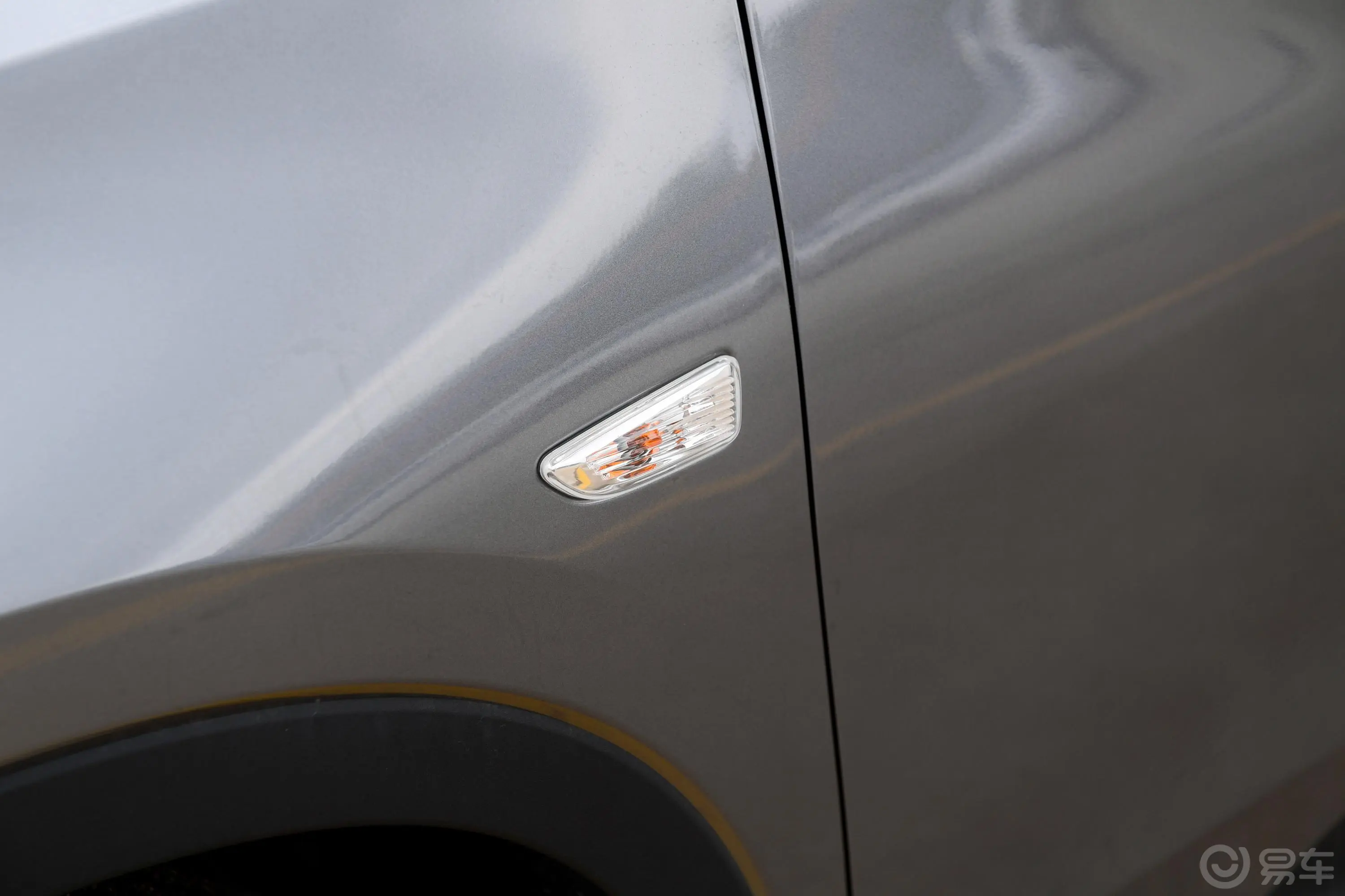 沃兰多轻混 530T 自动劲享版 7座外观细节