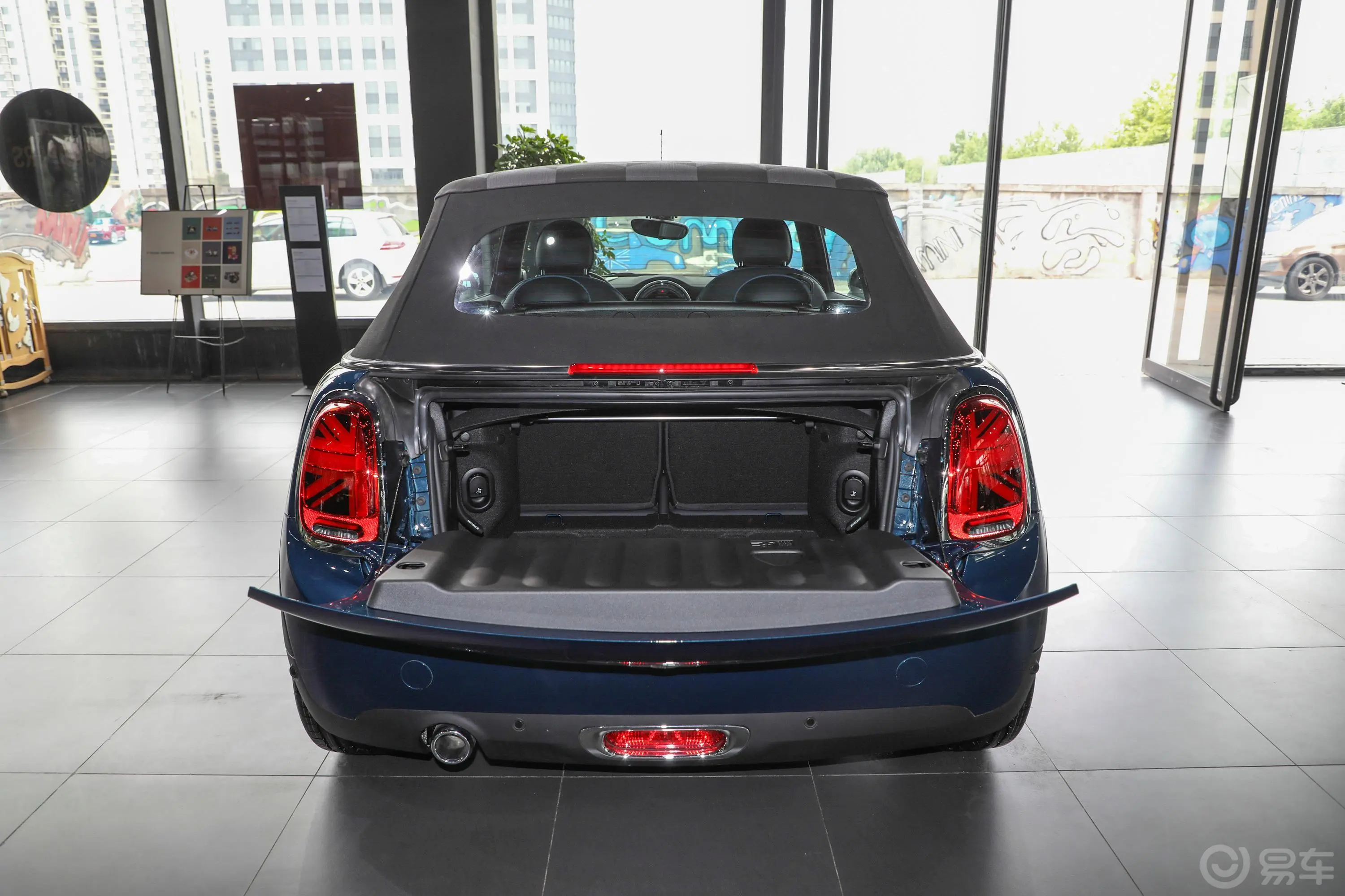 MINI CABRIO1.5T COOPER CABRIO Sidewalk空间