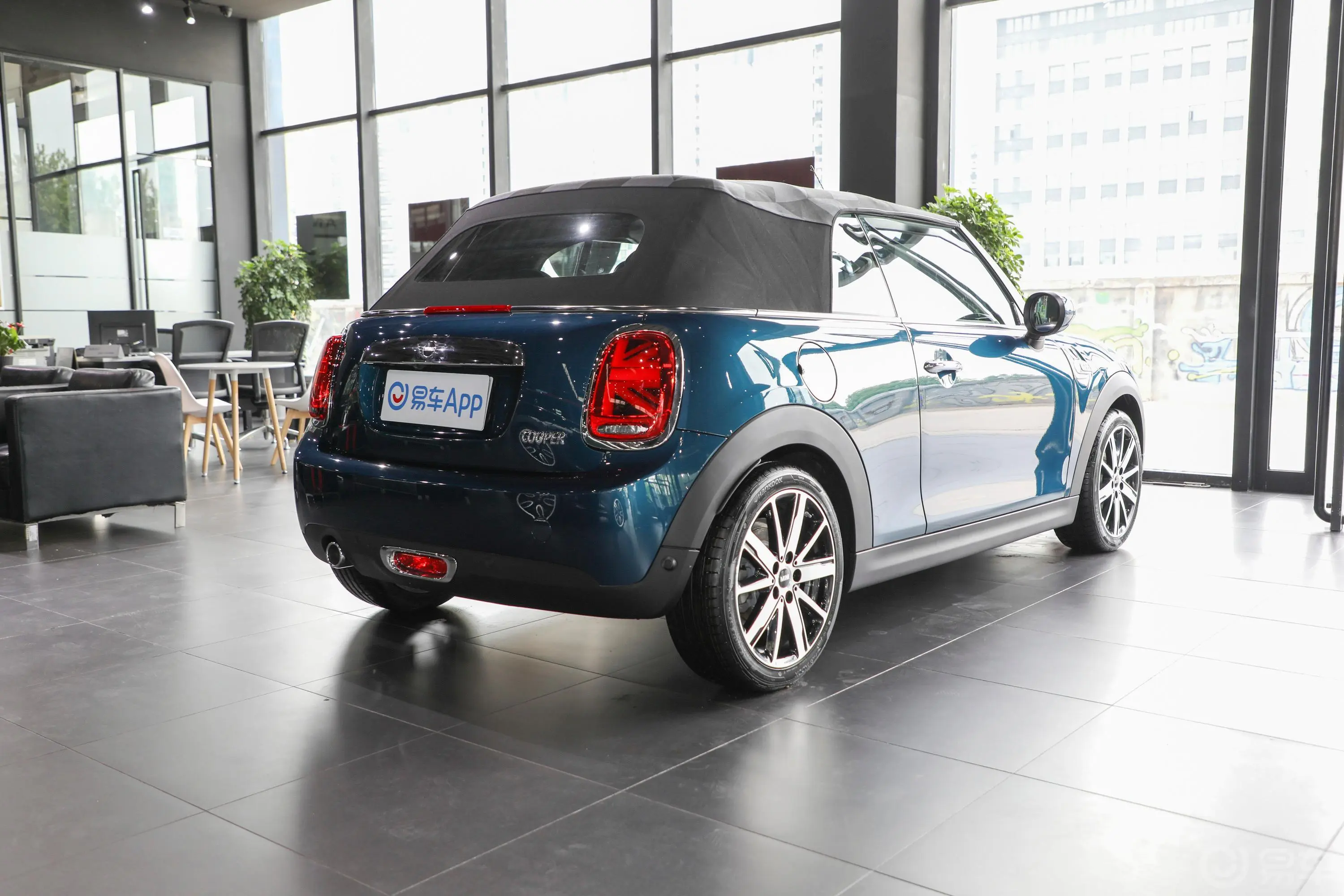 MINI CABRIO1.5T COOPER CABRIO Sidewalk外观