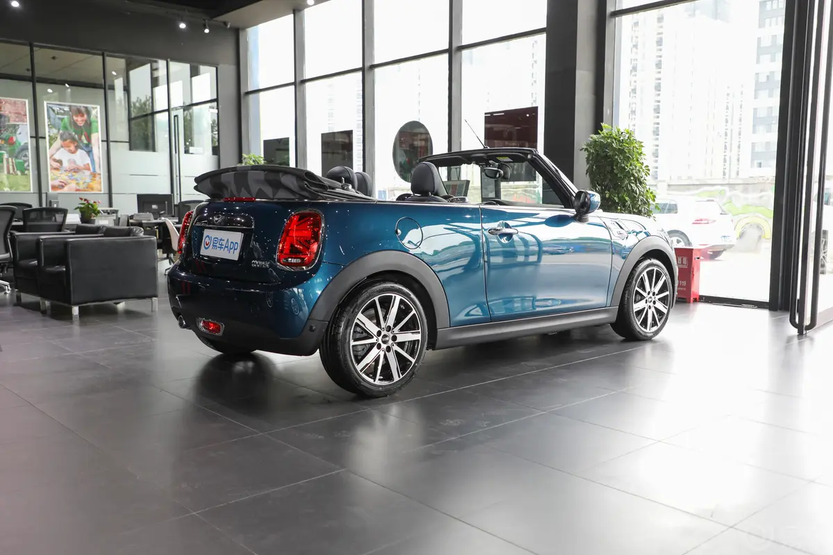 MINI CABRIO1.5T COOPER CABRIO Sidewalk侧后45度车头向右水平