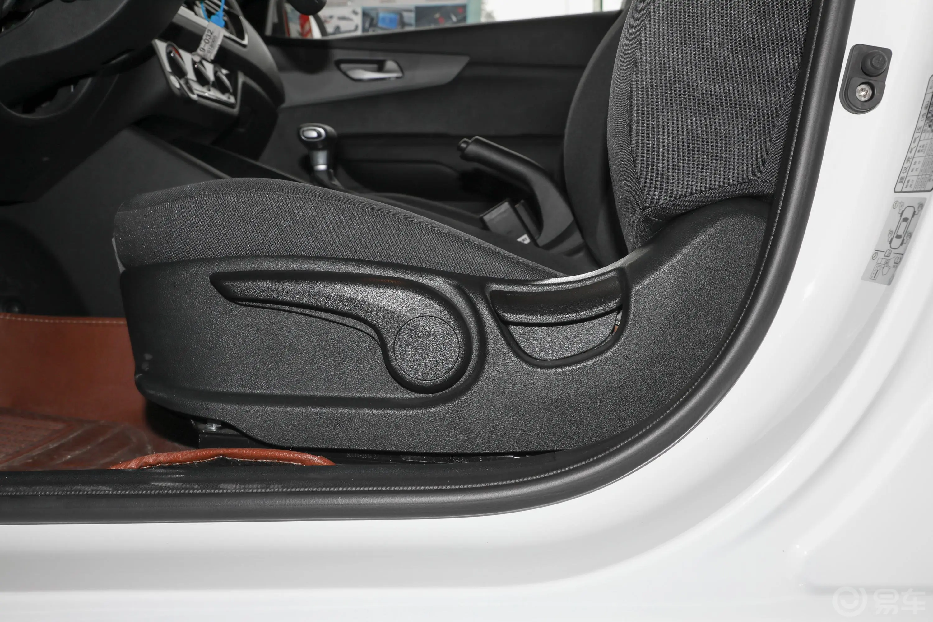 福瑞迪1.6L 手自一体 风尚版 国VI主驾座椅调节
