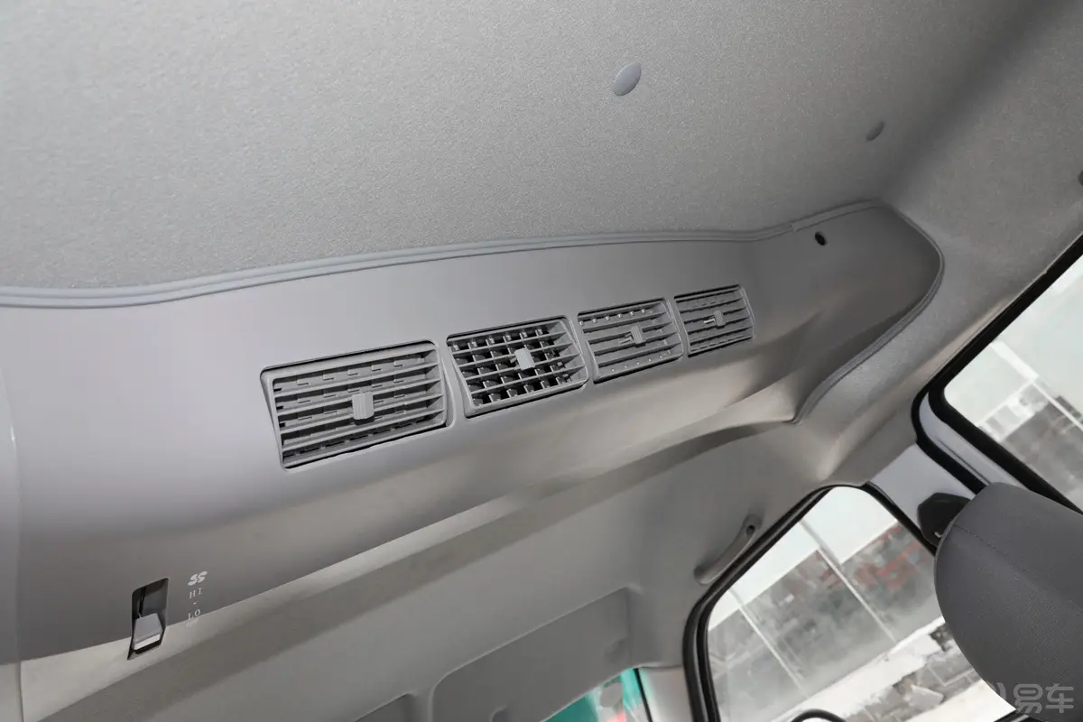 金杯小海狮X301.5L 客车超享型 7座 国VI空间