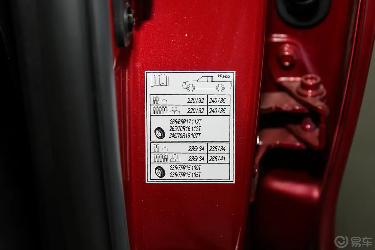 拓陆者E5长箱 2.4L 手动 四驱 舒适版胎压信息铭牌