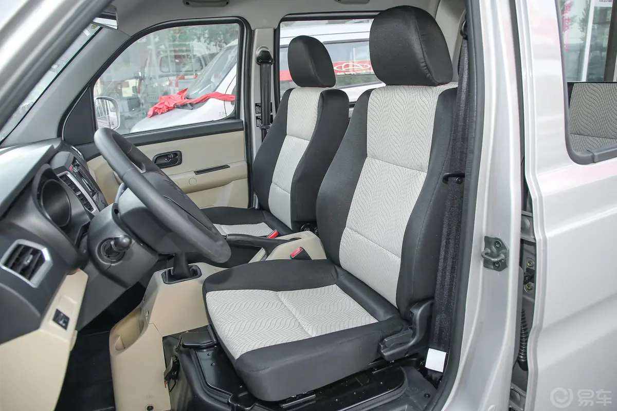 新豹T3载货汽车N1 1.5L 双排单后轮 舒适版 SC1031TFS6A1 汽油 国VI驾驶员座椅