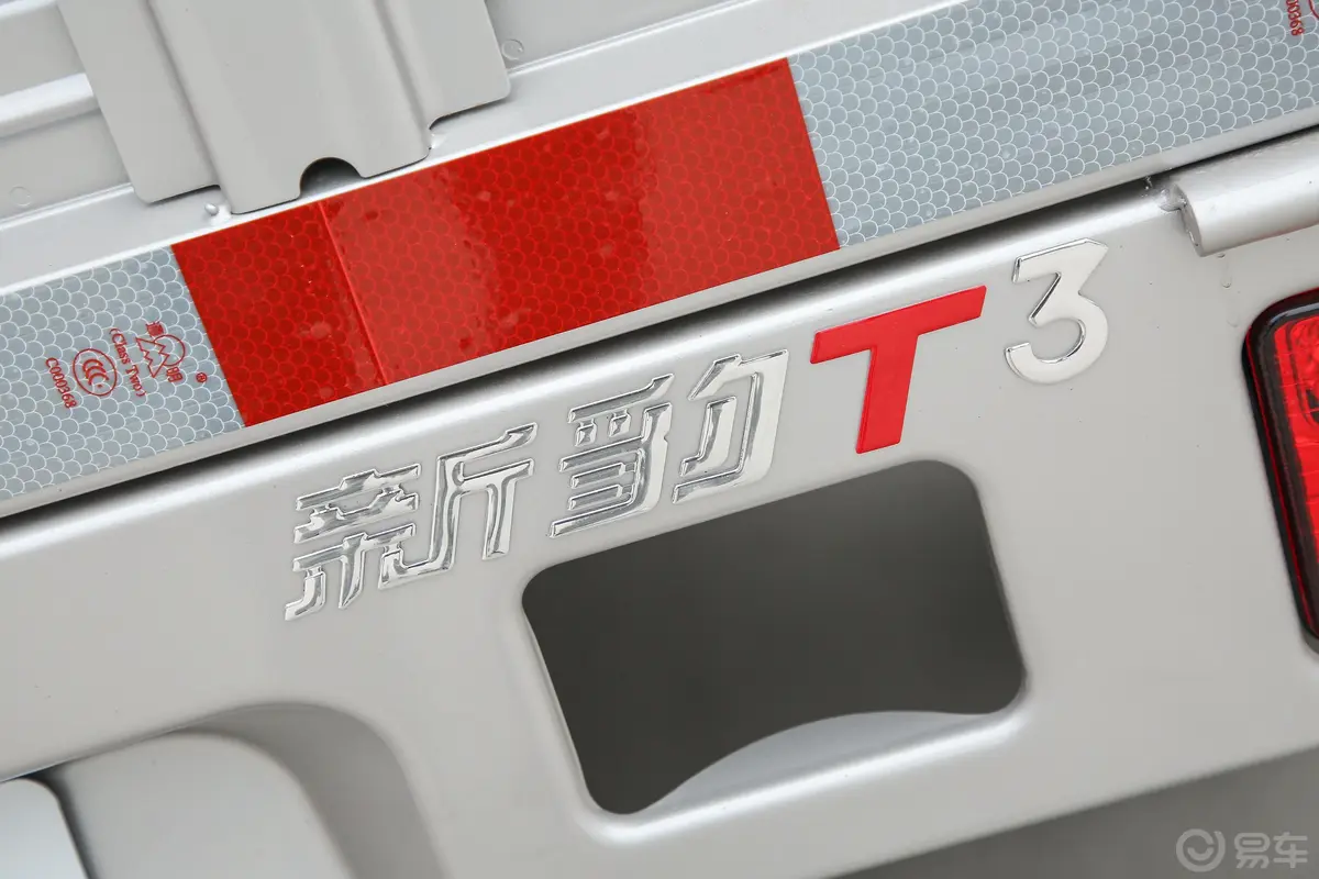 新豹T3载货汽车N1 1.5L 双排单后轮 标准版 SC1031TFS61 汽油 国VI外观