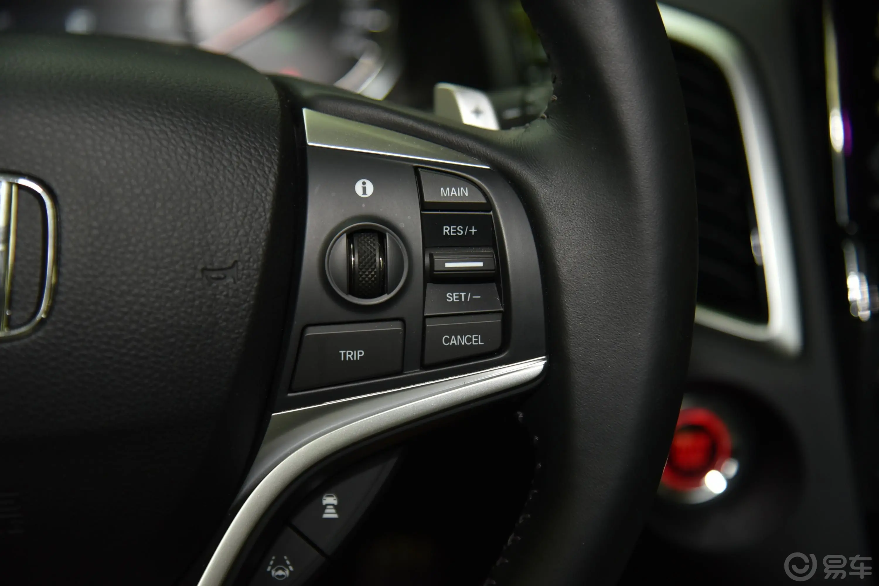 冠道370TURBO 自动四驱至尊版 双色右侧方向盘功能按键