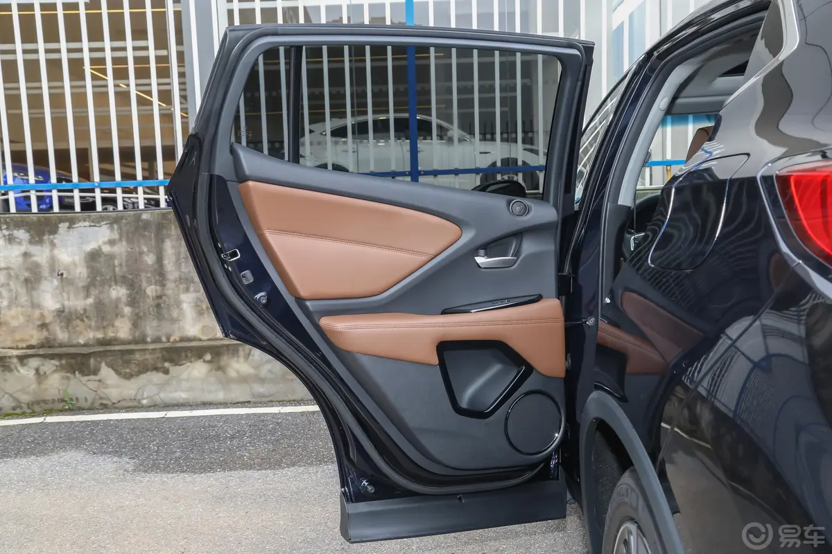 讴歌CDX2.0L 两驱 质享版Hybrid驾驶员侧后车门