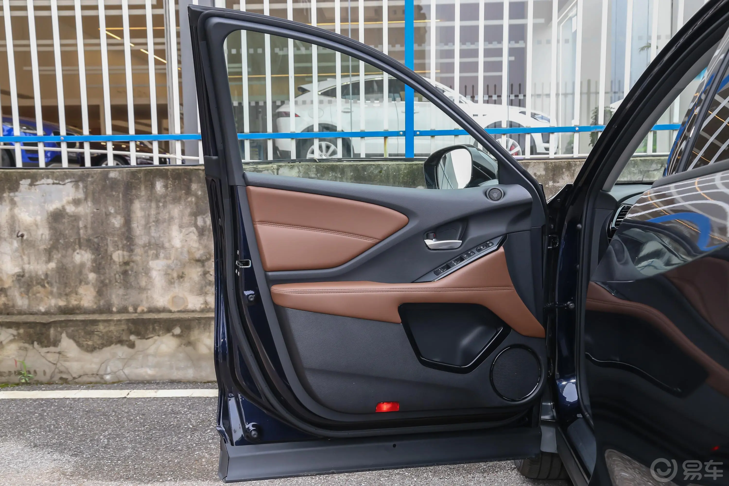 讴歌CDX2.0L 两驱 质享版Hybrid驾驶员侧前车门