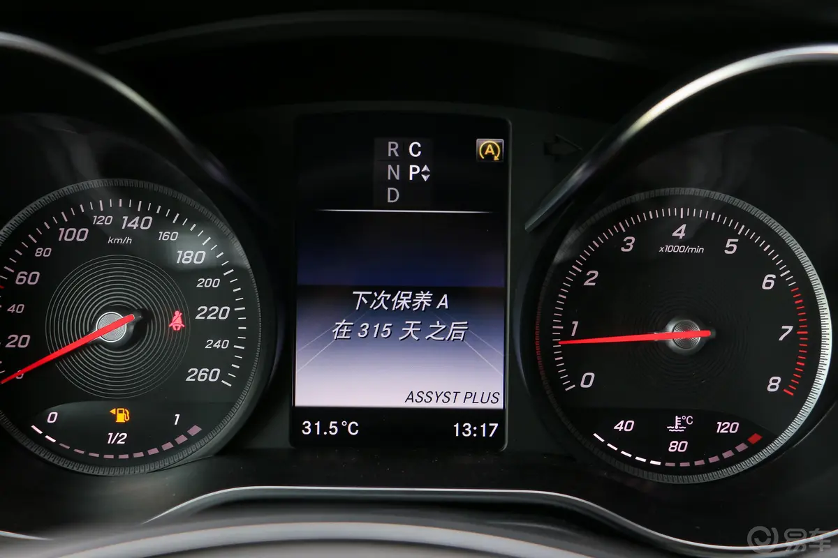 奔驰V级V 260 AMG 运动版 国VI内饰