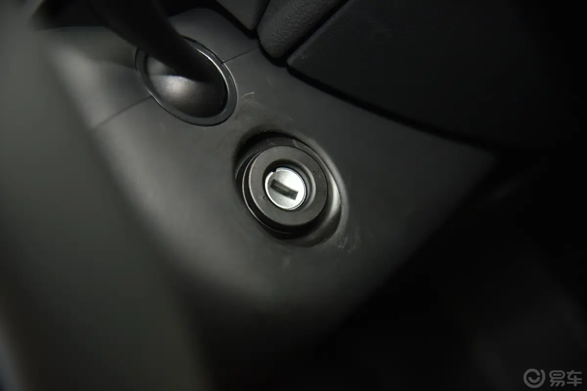 奥迪A3改款 Limousine 35 TFSI 进取型钥匙孔或一键启动按键