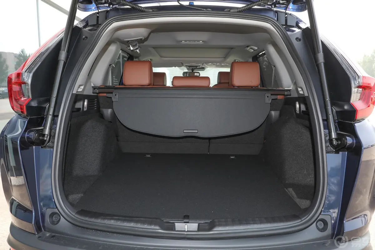 本田CR-V锐·混动 2.0L 两驱 净致版后备厢空间特写
