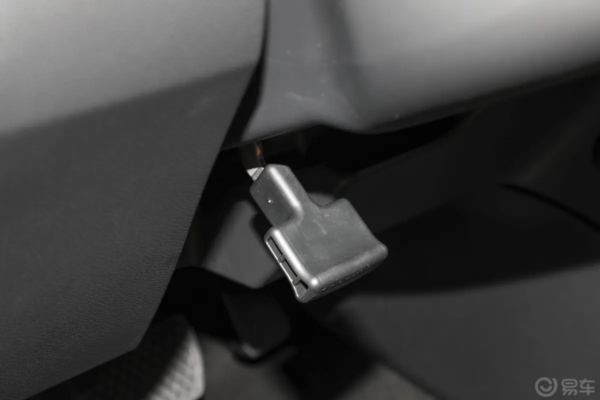 本田CR-V锐·混动 2.0L 两驱 净致版方向盘调节