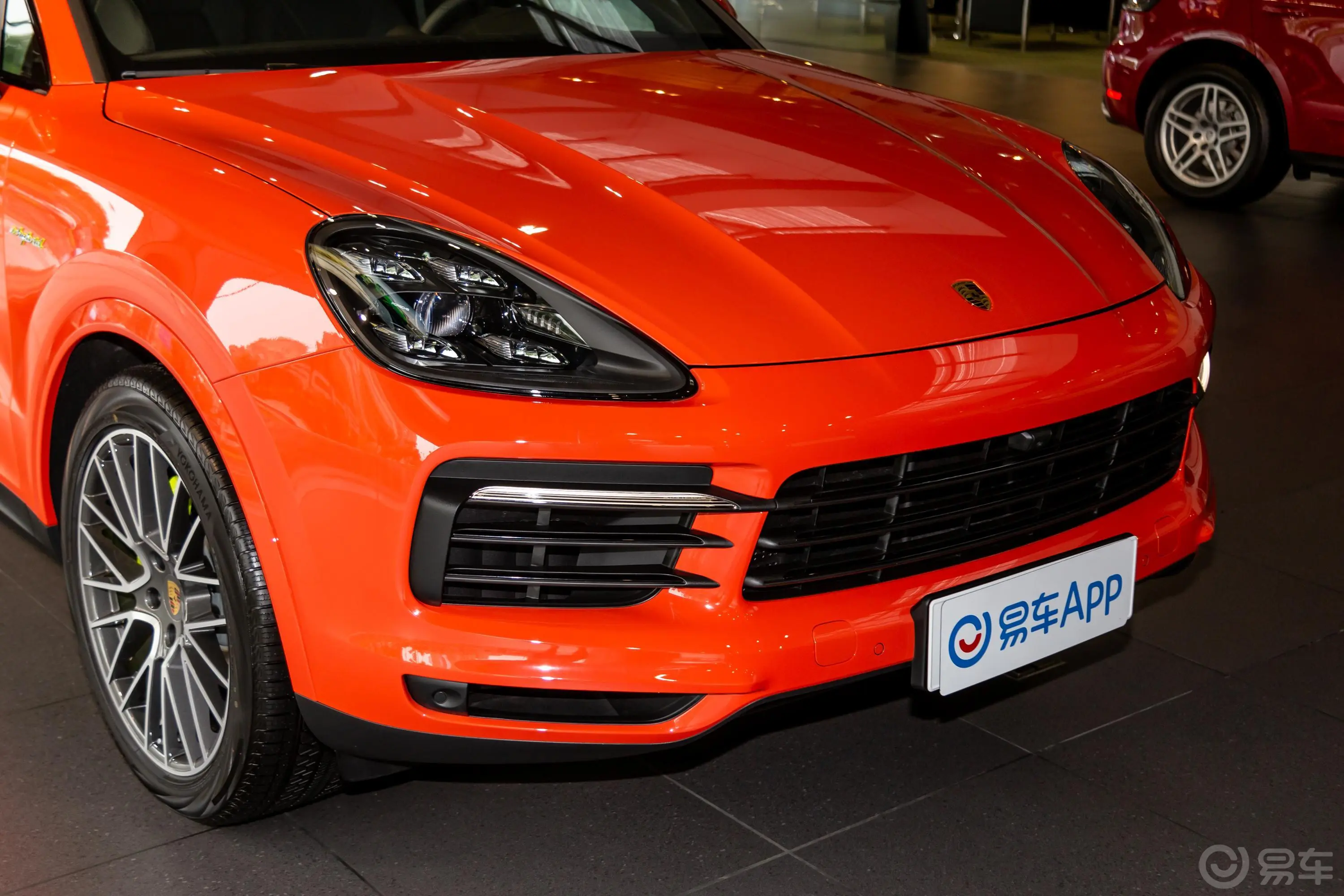 Cayenne E-HybridCayenne E-Hybrid Coupe 2.0T前格栅侧俯拍