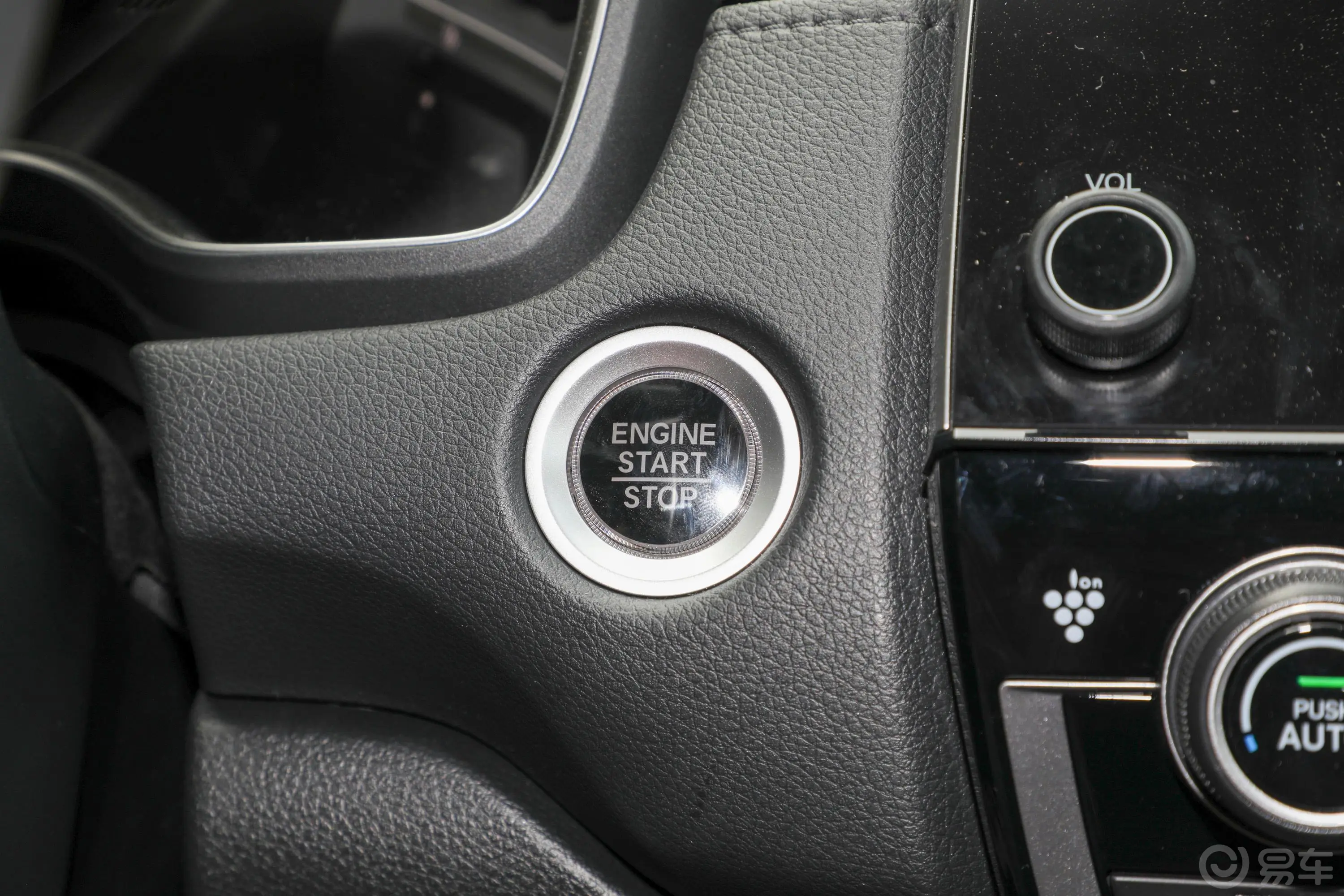 本田CR-V240TURBO CVT 四驱 尊耀版钥匙孔或一键启动按键