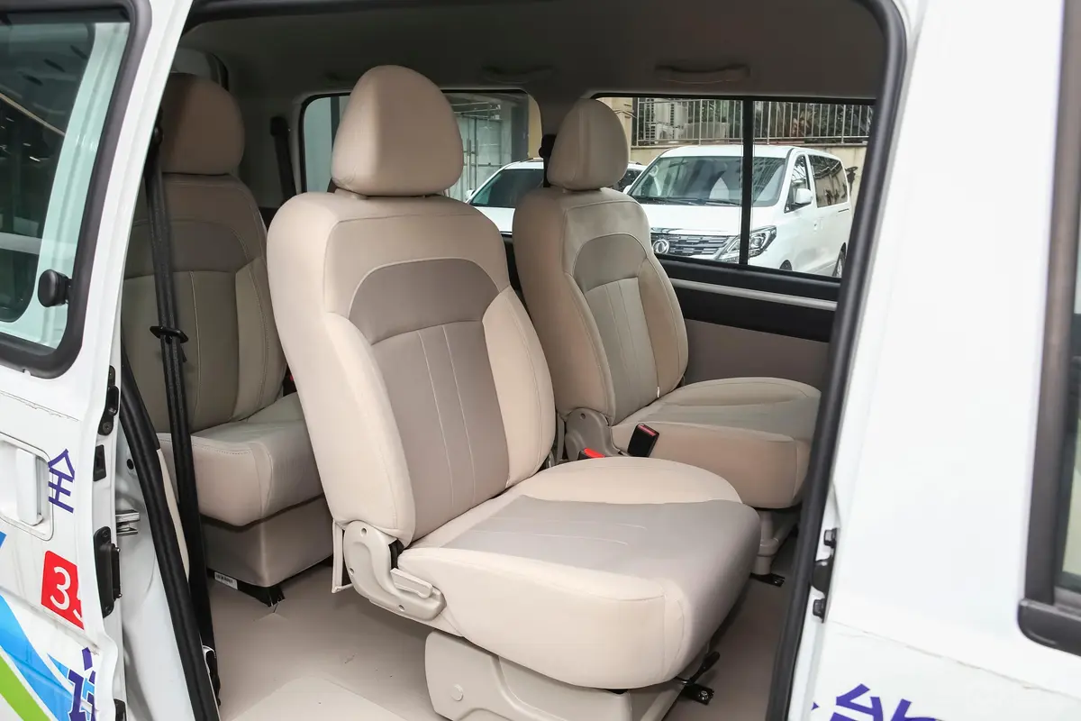 菱智M5 EV长航版 舒适型 9座后排座椅
