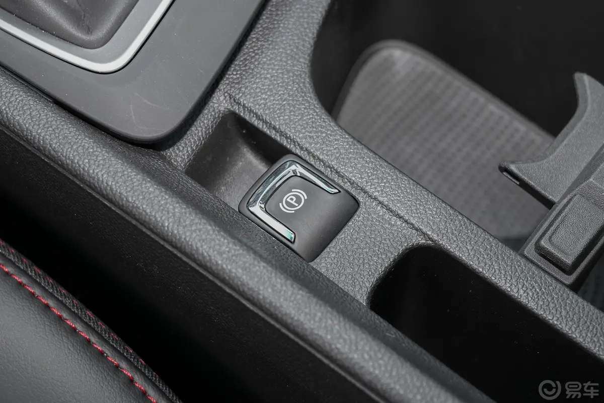 沃兰多轻混 Redline 530T 自动纵享版 7座驻车制动
