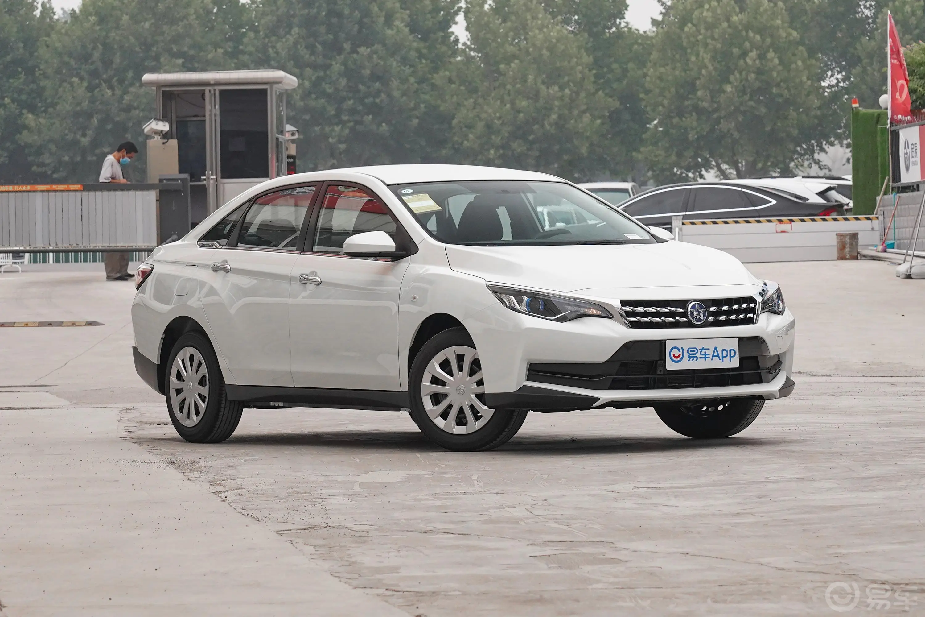 启辰D601.6L 手动 舒享版前轮毂造型