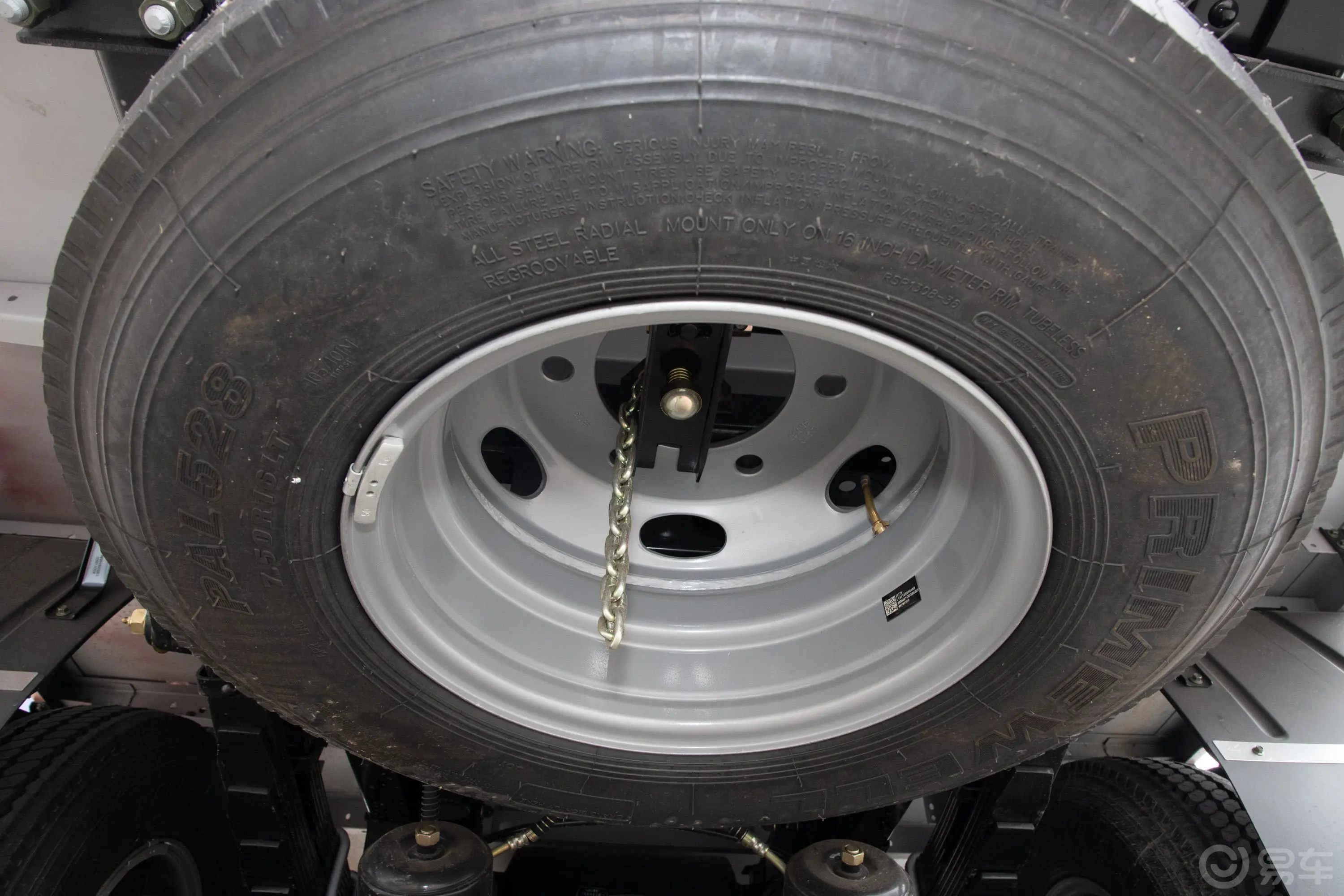 奥铃速运2.8T 156马力 4.17米单排栏板轻卡 国VI外观