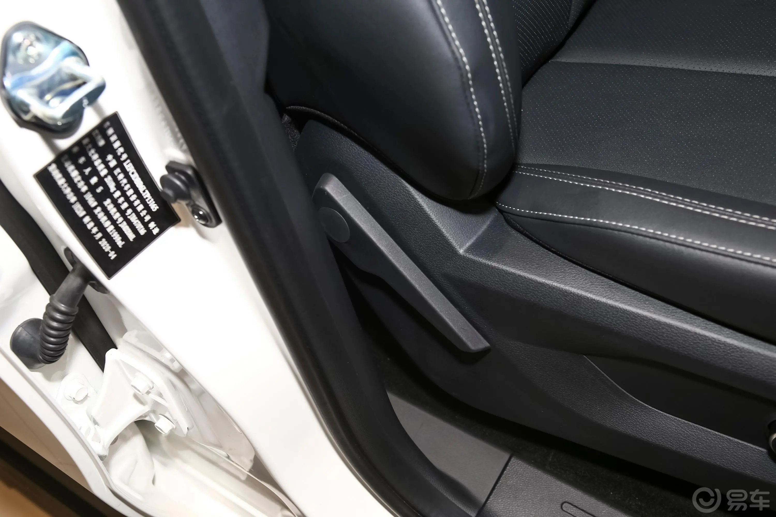 驭胜S3502.0T 手自一体 两驱 舒适版 5座 柴油 国VI副驾座椅调节