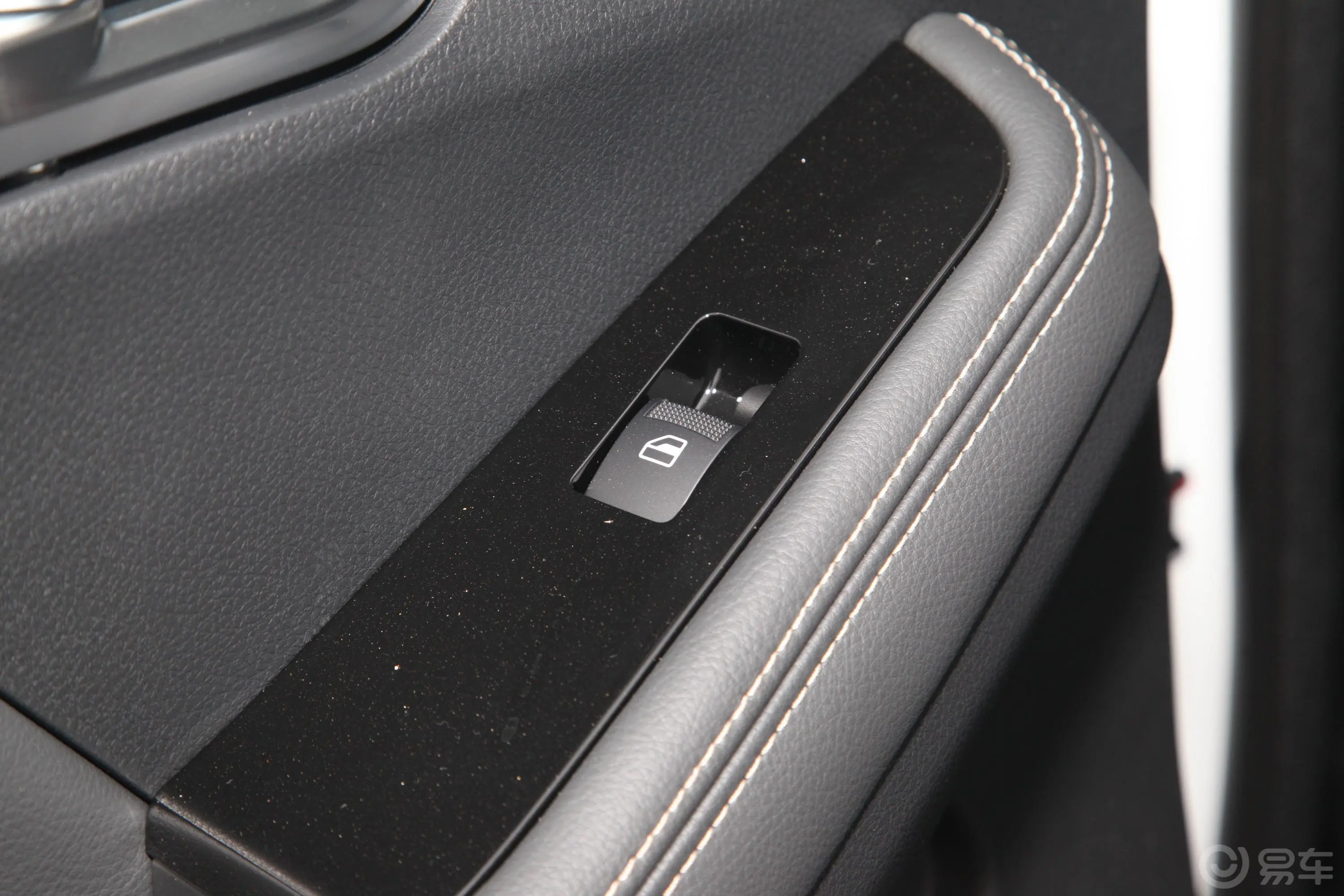瑞迈S改款 加长版 2.5T 手动两驱领航版 柴油 国VI后车窗调节