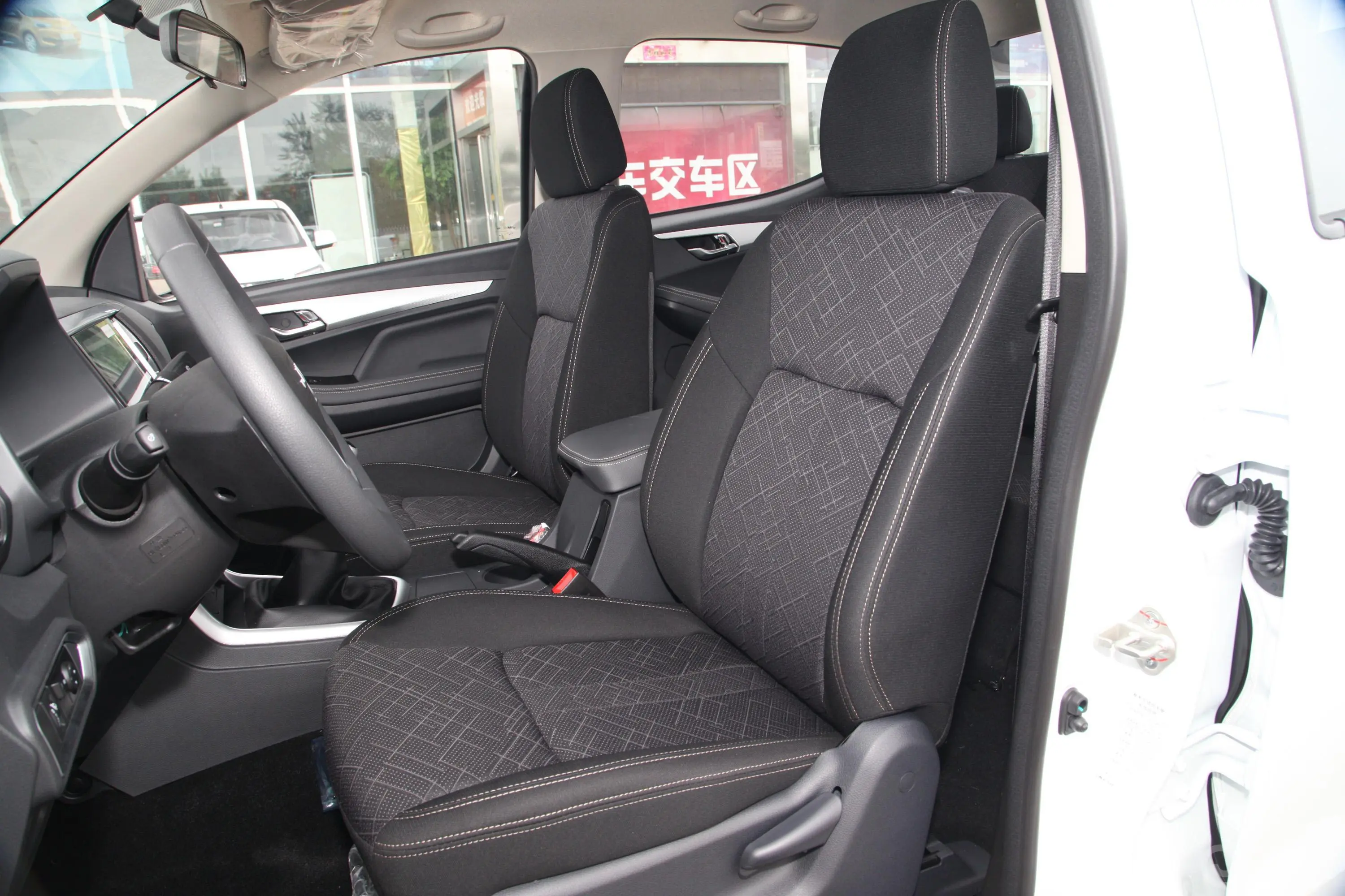 瑞迈S改款 加长版 2.5T 手动两驱领航版 柴油 国VI驾驶员座椅