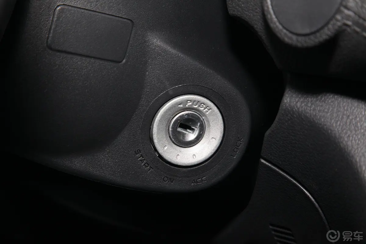 瑞迈S改款 加长版 2.5T 手动两驱领航版 柴油 国VI钥匙孔或一键启动按键