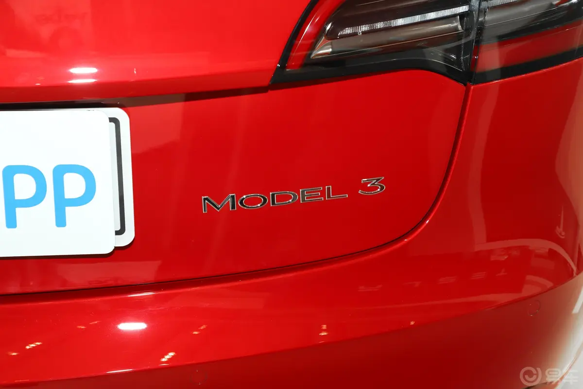 Model 3标准续航后轮驱动升级版外观