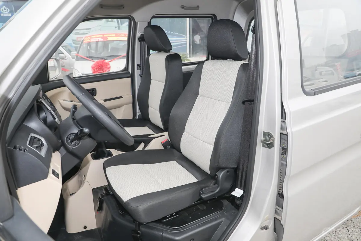 新豹T3载货汽车N1 1.5L 双排单后轮 舒适版 SC1031TMS61 汽油 国VI驾驶员座椅