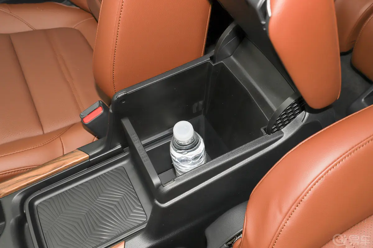 本田CR-V锐·混动 2.0L 两驱 净驰版前排扶手箱储物格