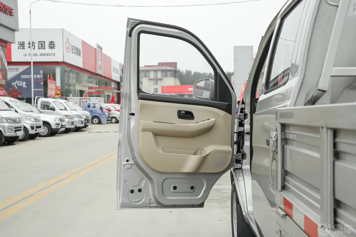 新豹T3载货汽车N1 1.2L 双排单后轮 舒适版(5.285米)SC1031TFS6B1 汽油 国Ⅵ驾驶员侧前车门