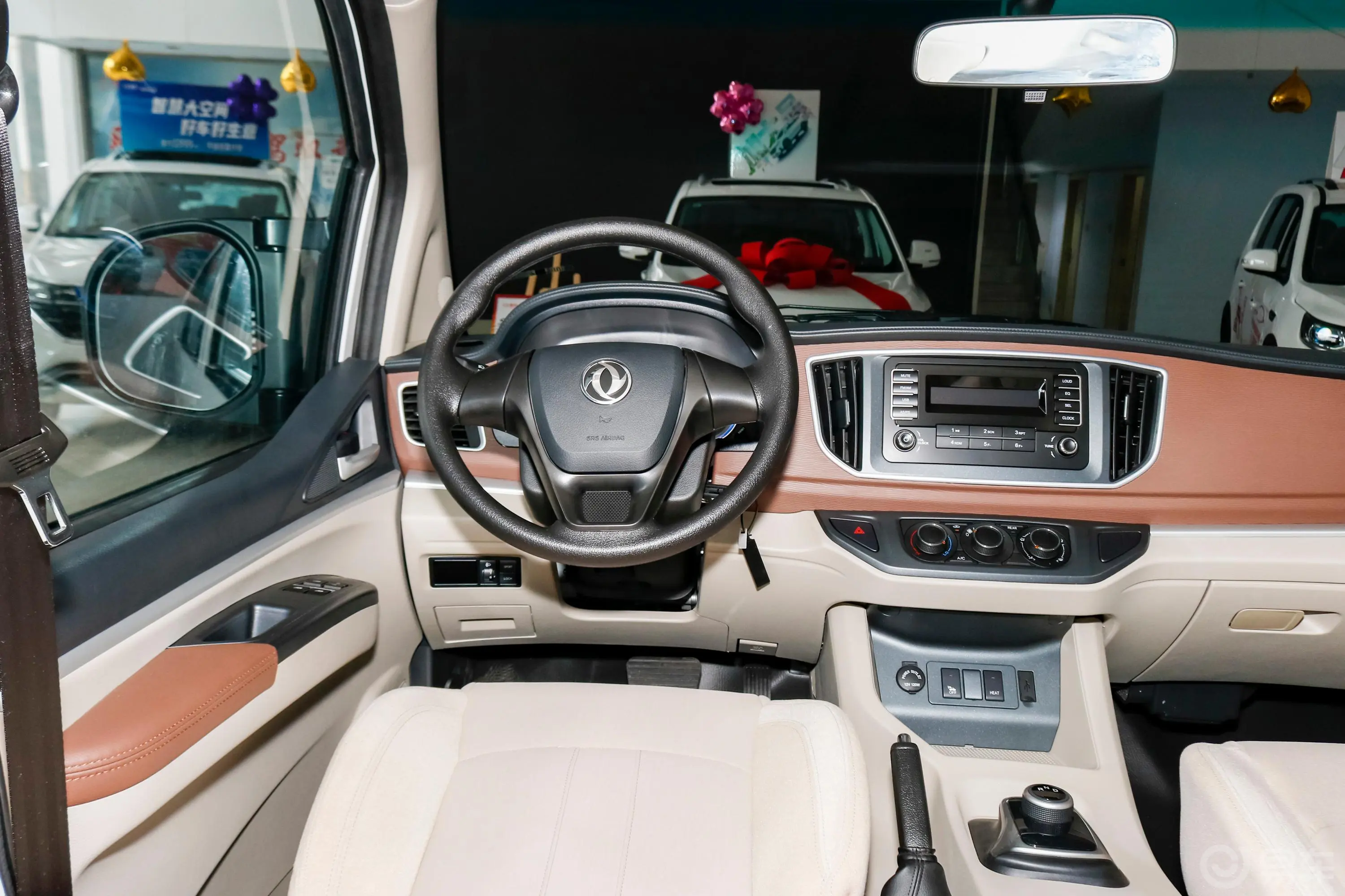 菱智M5 EV长航版 舒适型 5座驾驶位区域