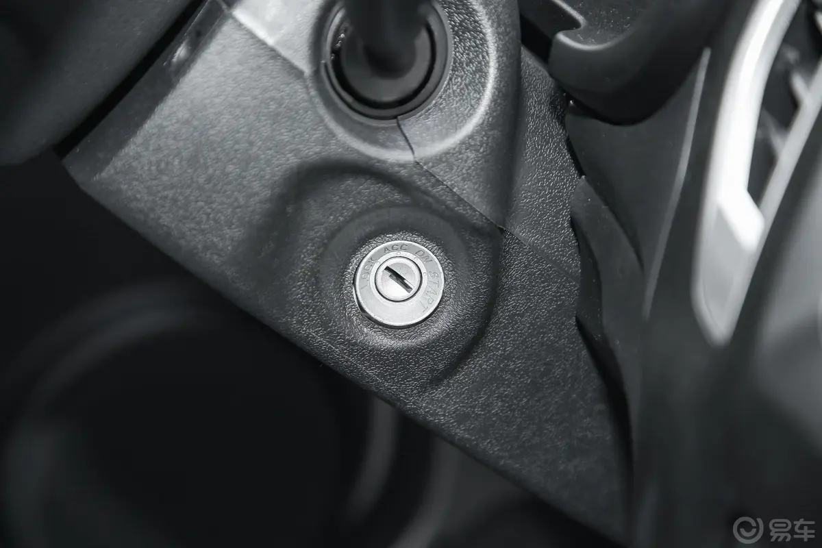 新豹T5载货汽车N1 1.5L 单排单后轮 标准版(5.3米长)SC1031NGD62 汽油 国Ⅵ钥匙孔或一键启动按键