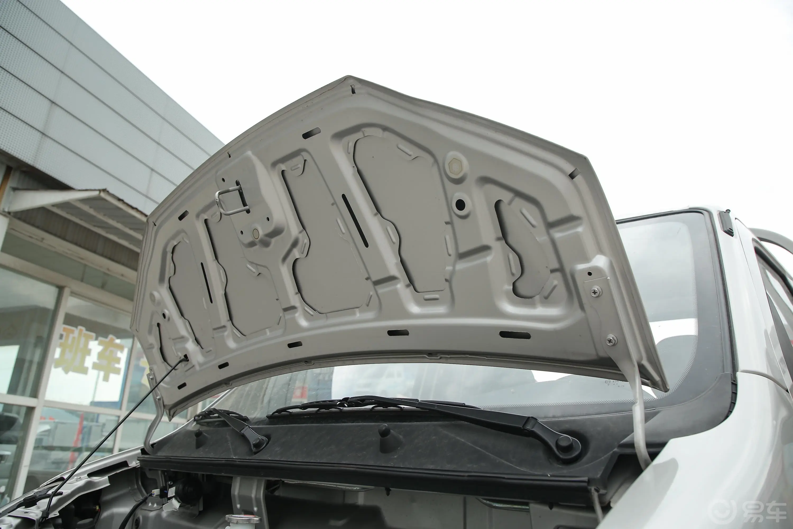 新豹T3载货汽车N1 1.5L 单排单后轮 标准版（4.75米） SC1031TMD61 汽油 国VI发动机舱盖内侧