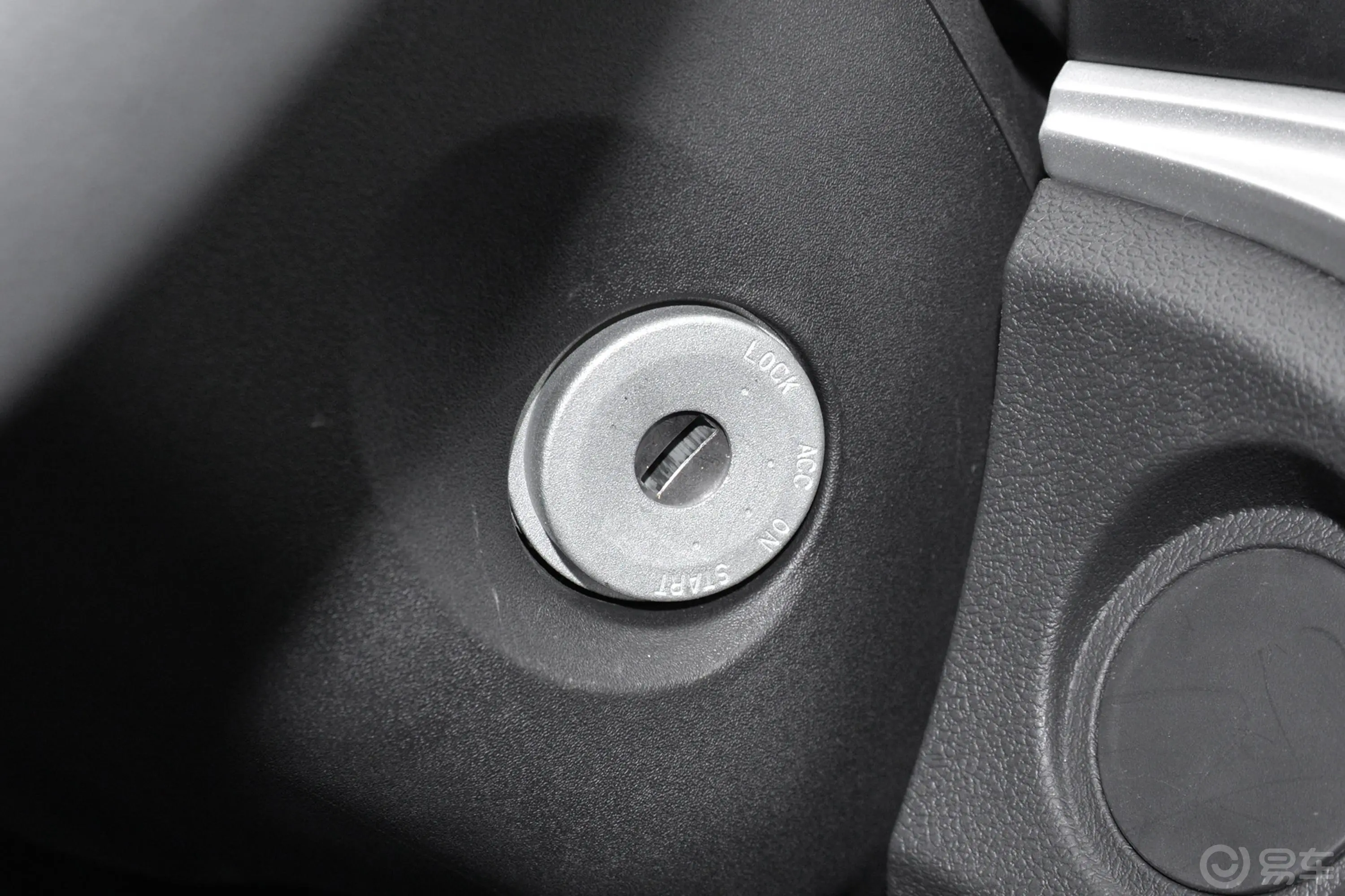 博骏运动版 1.5T CVT 精英型钥匙孔或一键启动按键