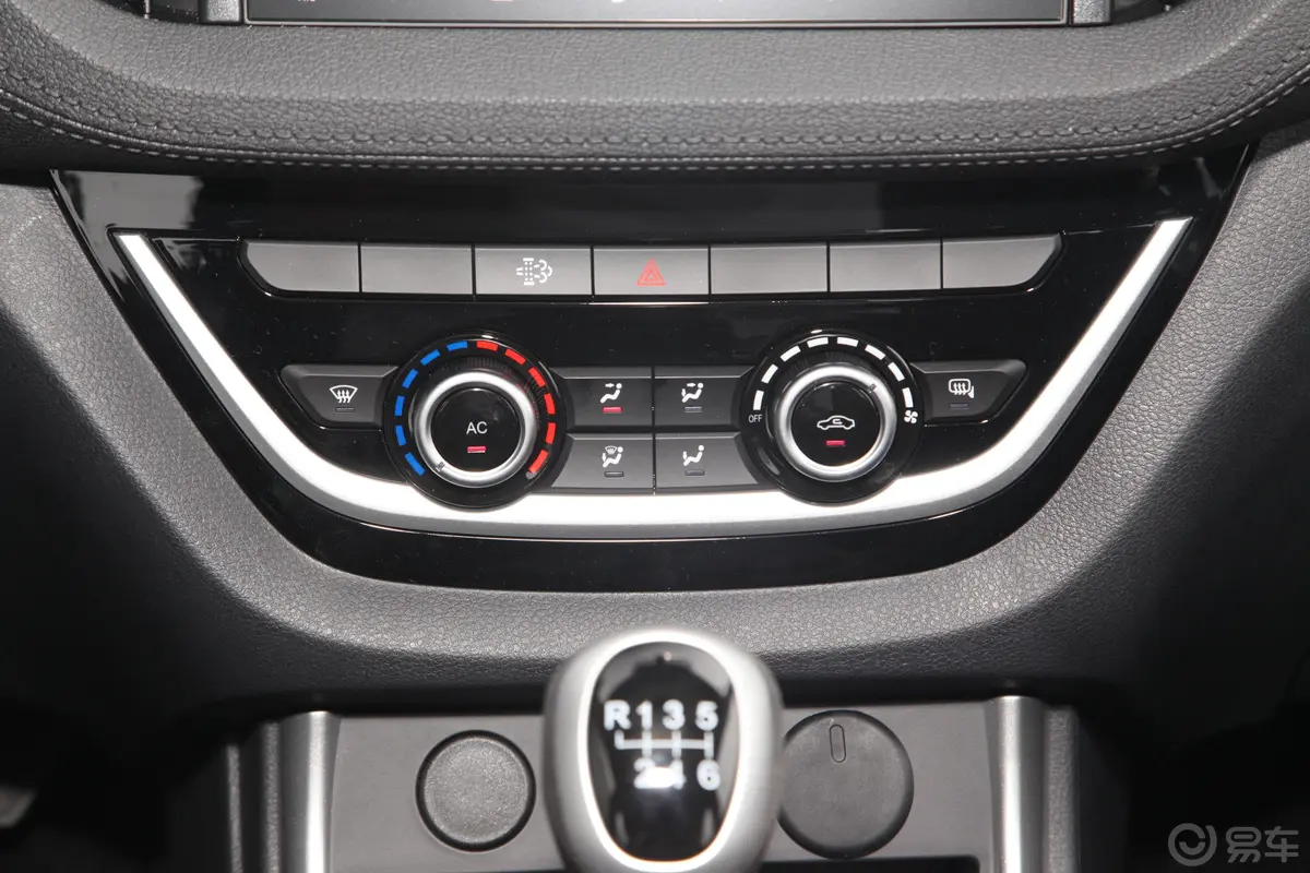 瑞迈S改款 标轴版 2.5T 手动四驱领航版 柴油 国VI空调