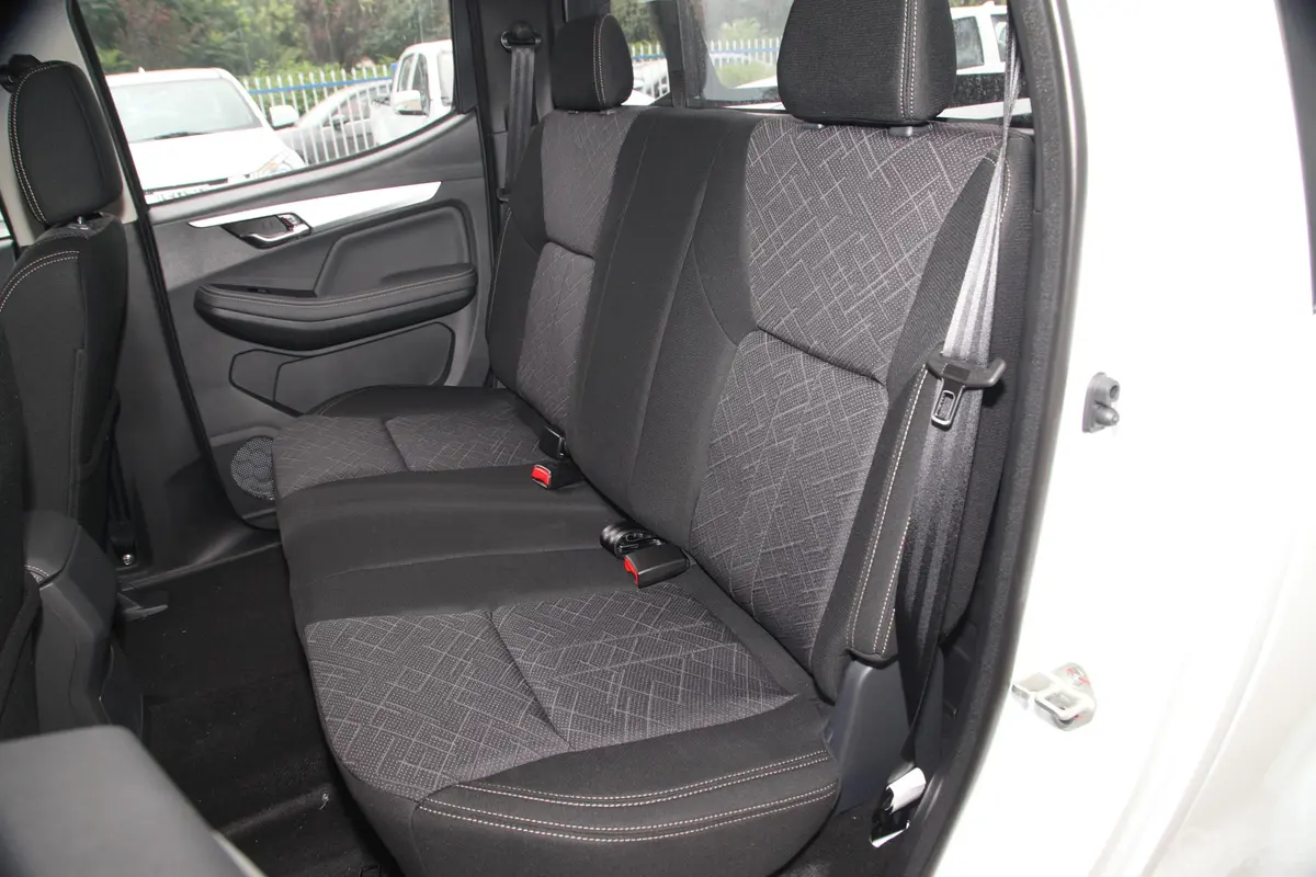 瑞迈S改款 加长版 2.5T 手动四驱领航版 柴油 国VI后排座椅