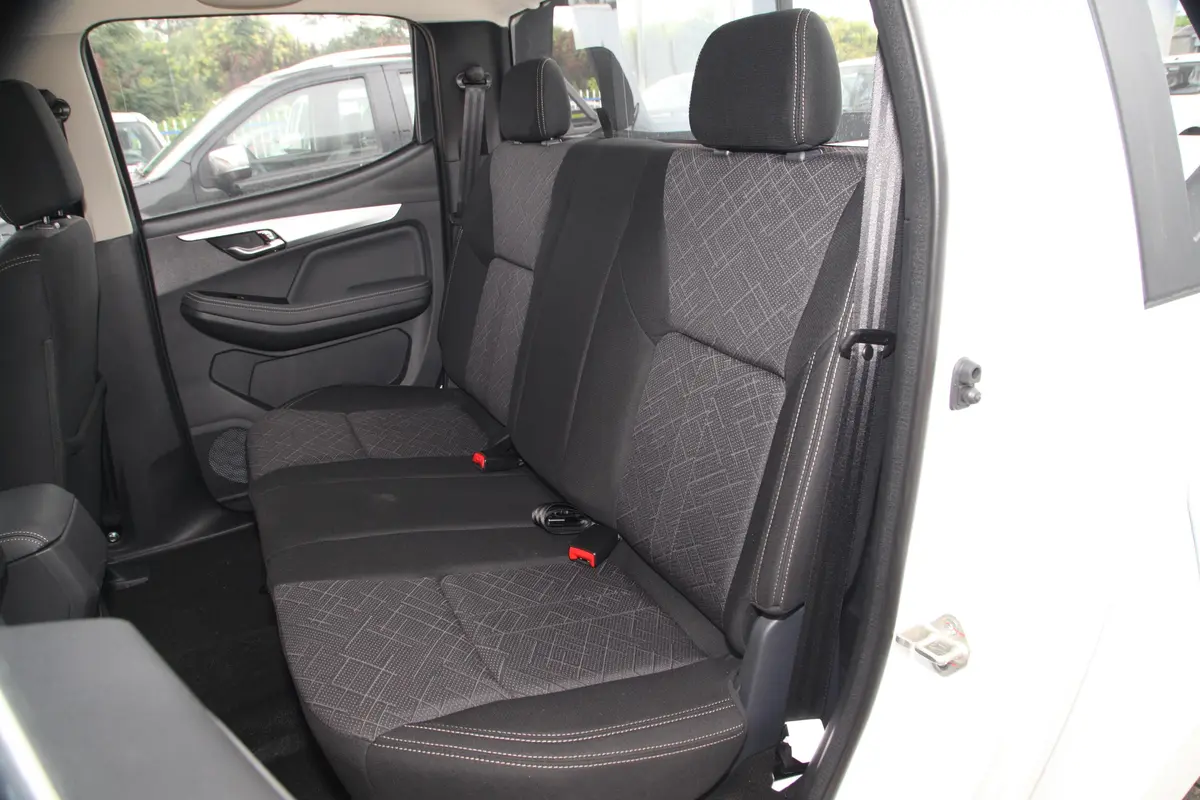 瑞迈S改款 标轴版 2.5T 手动四驱领航版 柴油 国VI后排座椅