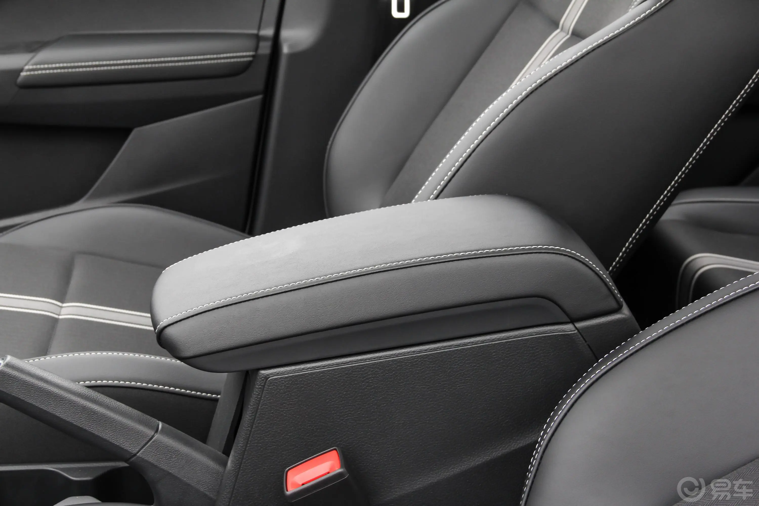 柯米克改款 GT TSI230 双离合 舒适版前排中央扶手