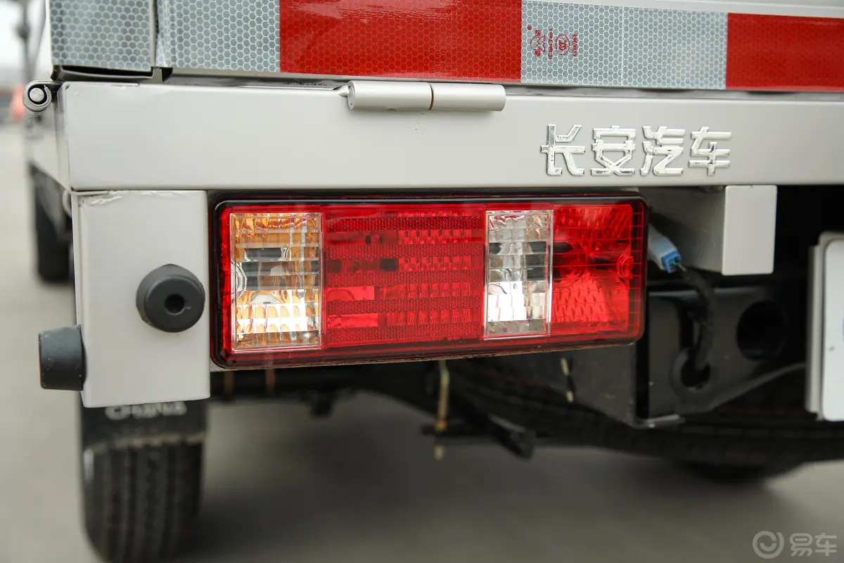 跨越王X1载货汽车N1 1.5L 双排单后轮 标准版 SC1031XAS64 汽油 国VI外观
