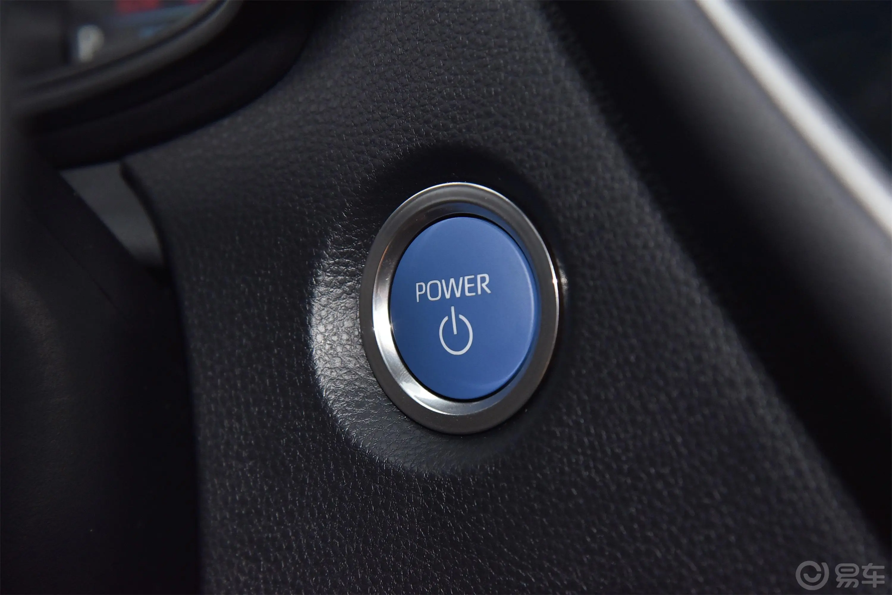 卡罗拉双擎 1.8L E-CVT 精英版钥匙孔或一键启动按键