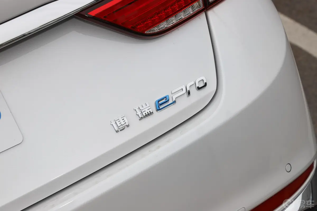 博瑞PHEV1.5T 双离合 ePro领耀版外观