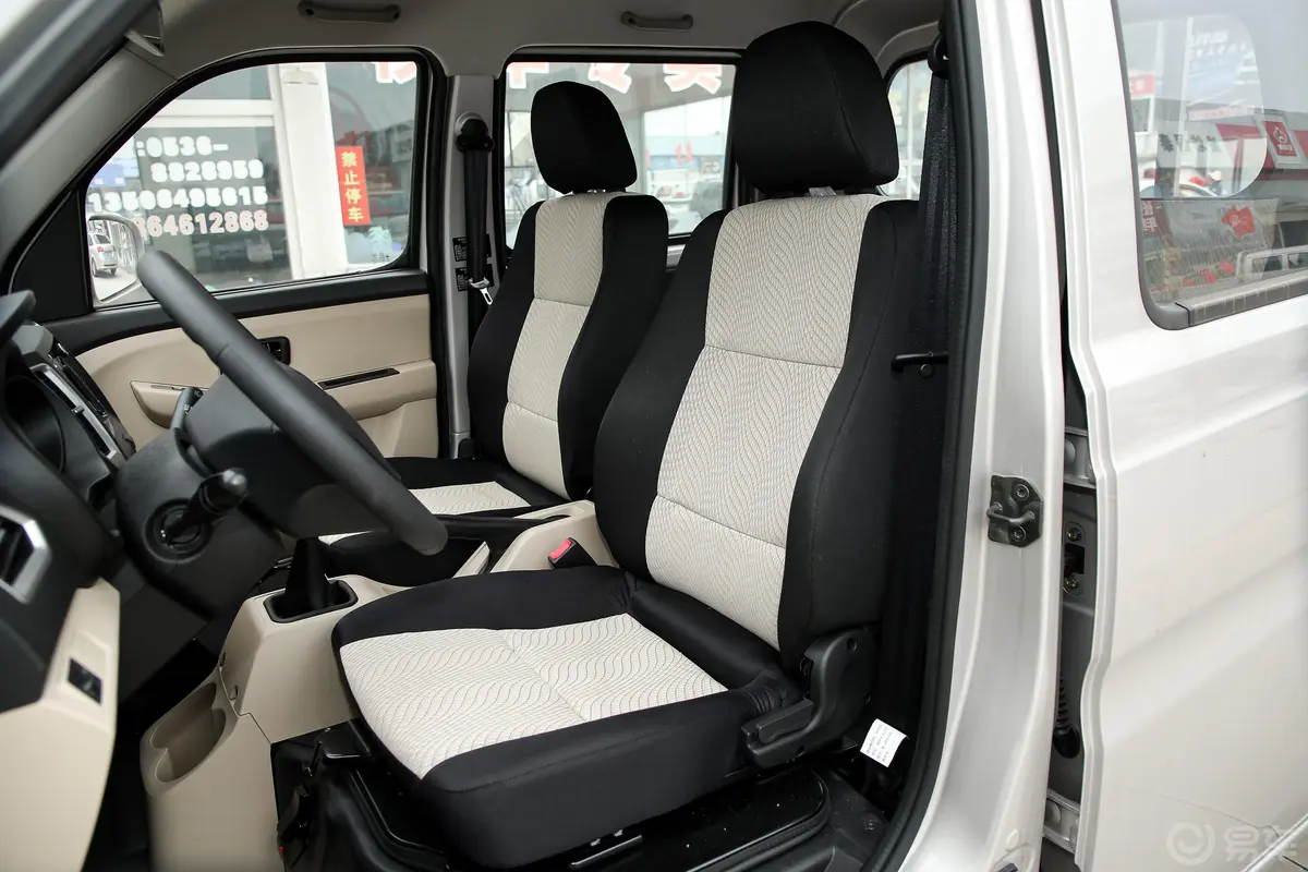 新豹T3载货汽车N1 1.2L 双排单后轮 舒适版 SC1031TFS62 汽油 国VI驾驶员座椅