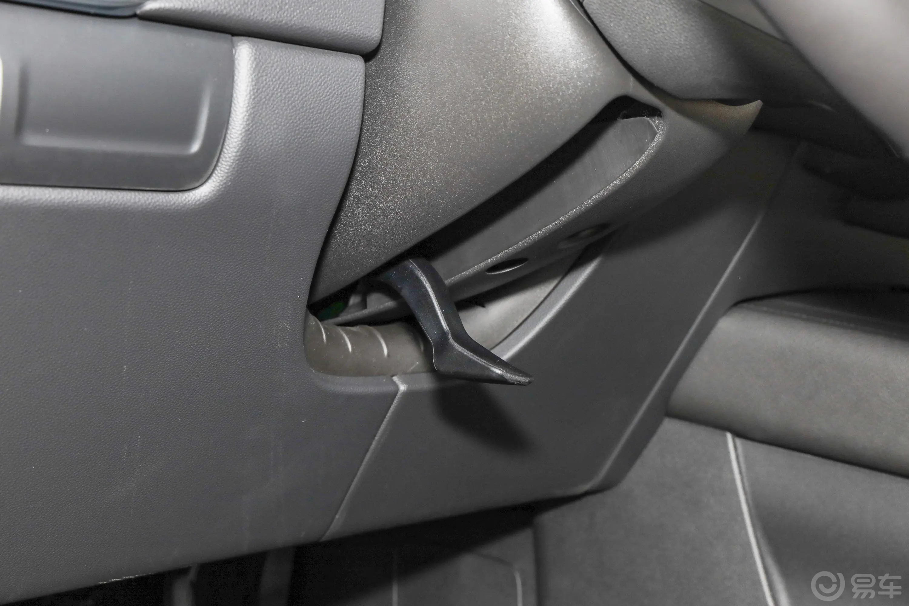 凯迪拉克XT4改款 28T 四驱 领先运动型方向盘调节