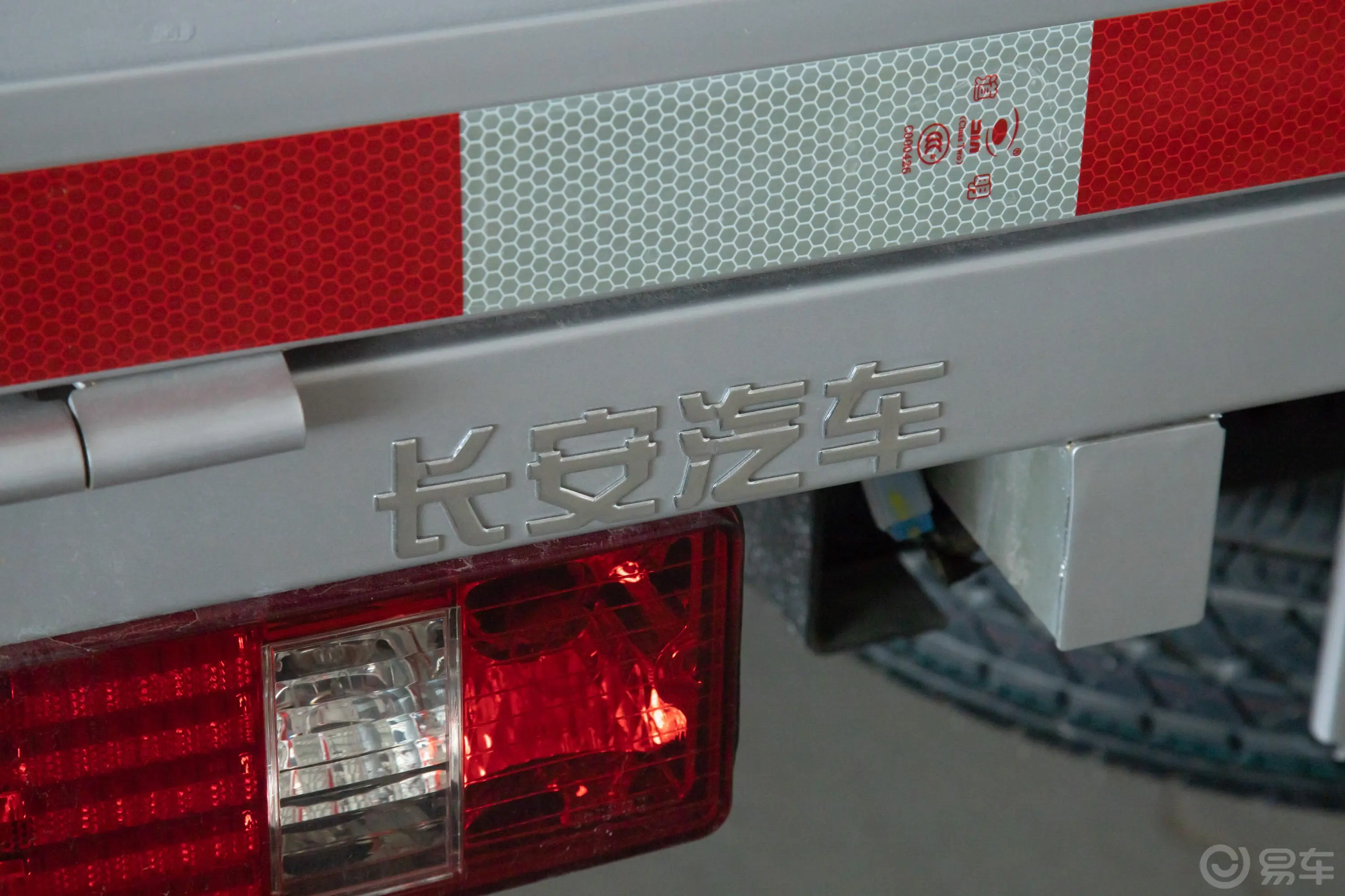 跨越王X1载货汽车N1 1.2L 单排双后轮 舒适版 SC1021XDD68 汽油 国VI外观