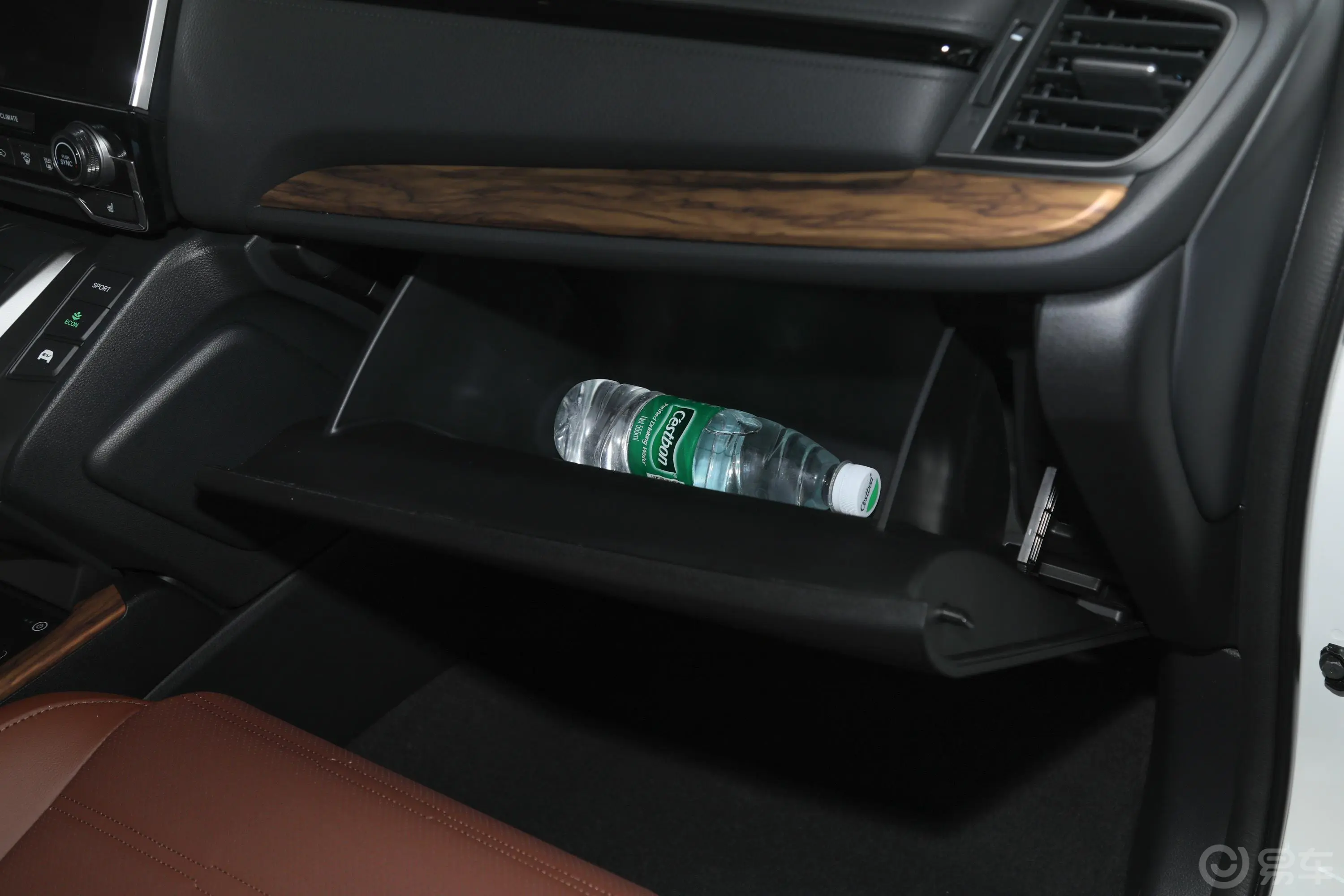 本田CR-V锐·混动 2.0L 四驱 净享版手套箱空间水瓶横置