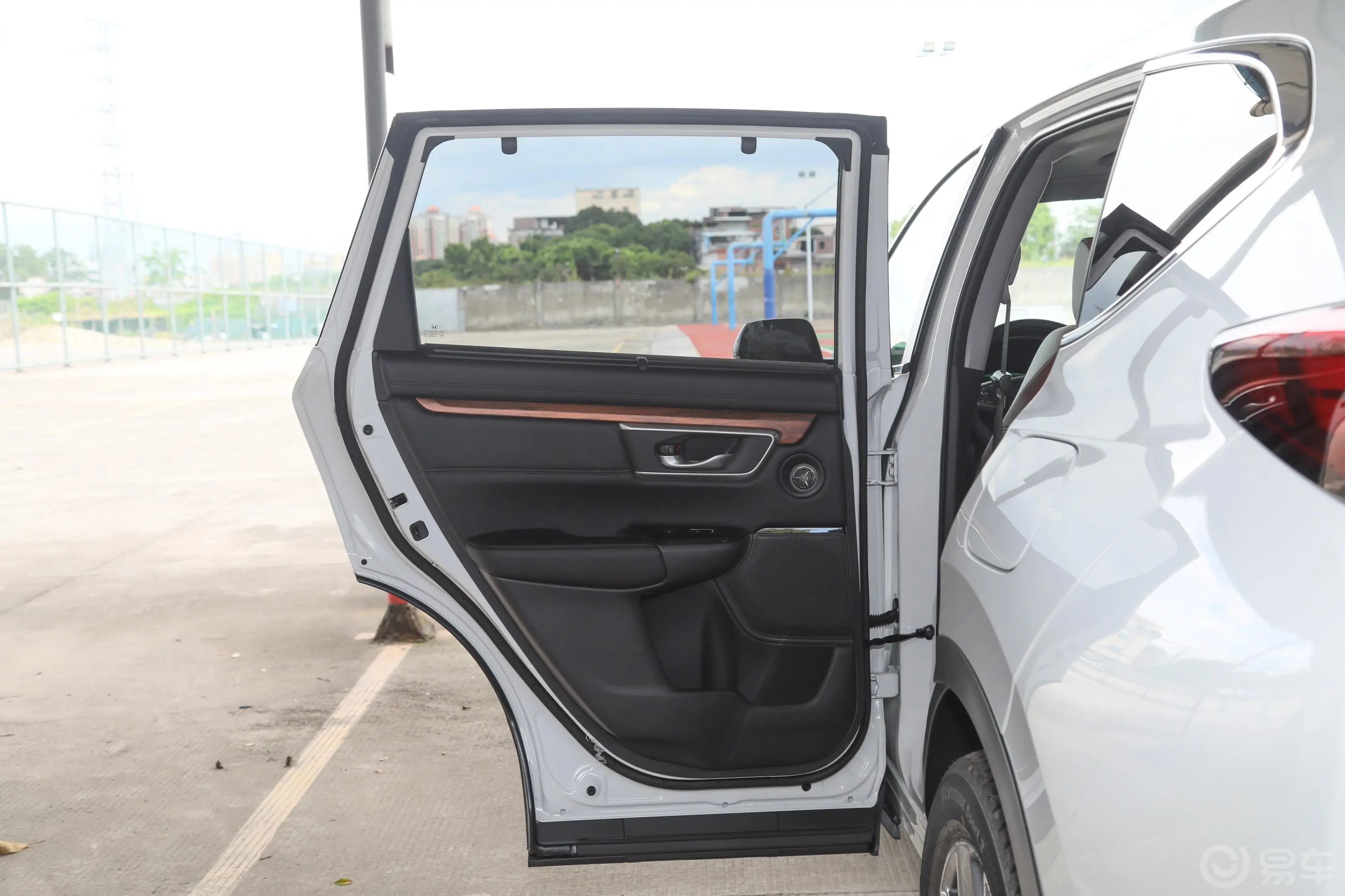 本田CR-V锐·混动 2.0L 四驱 净享版驾驶员侧后车门